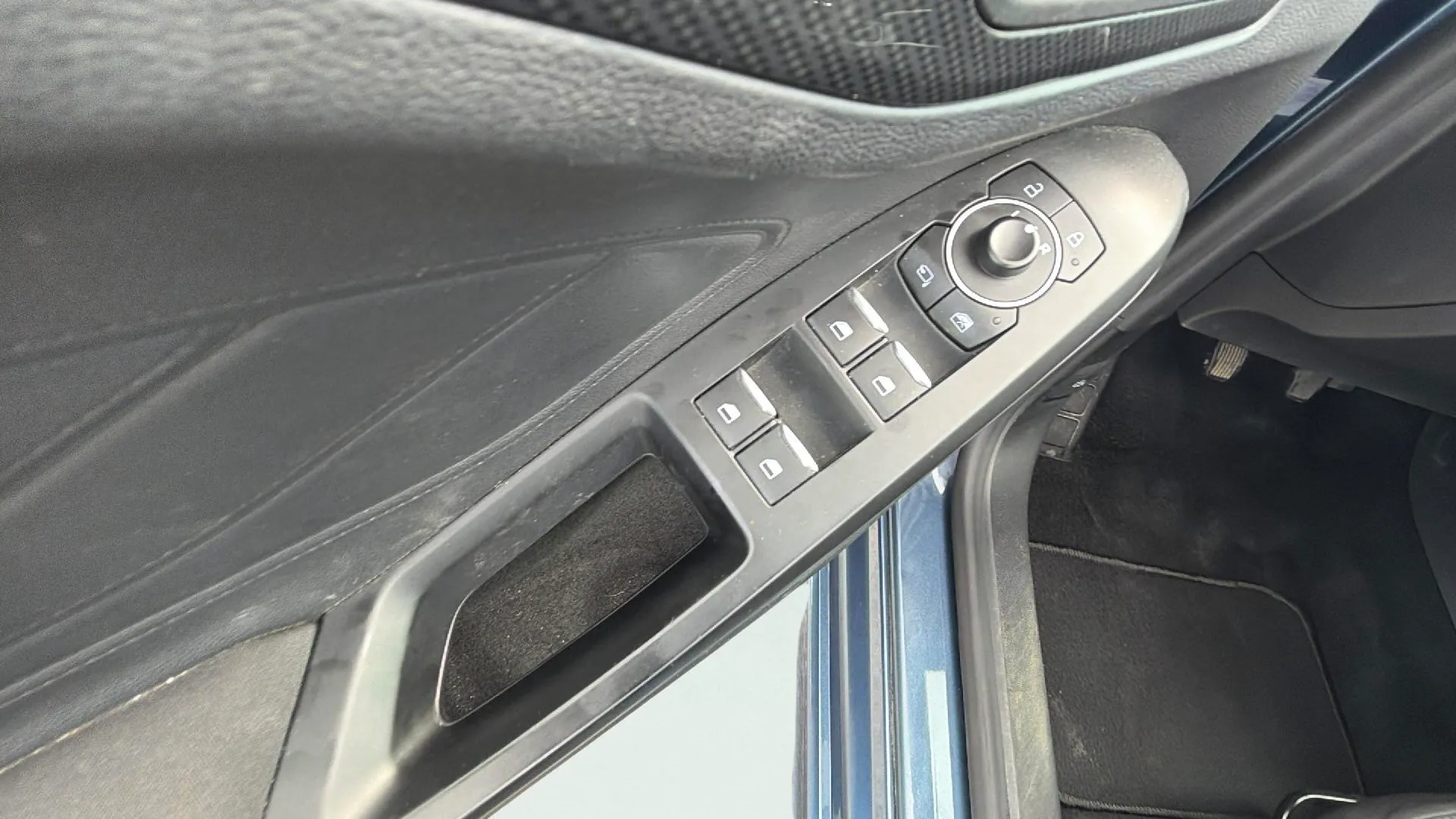 Ford Focus 1.0 EcoBoost MHEV ST-Line Design SIP - foto 12