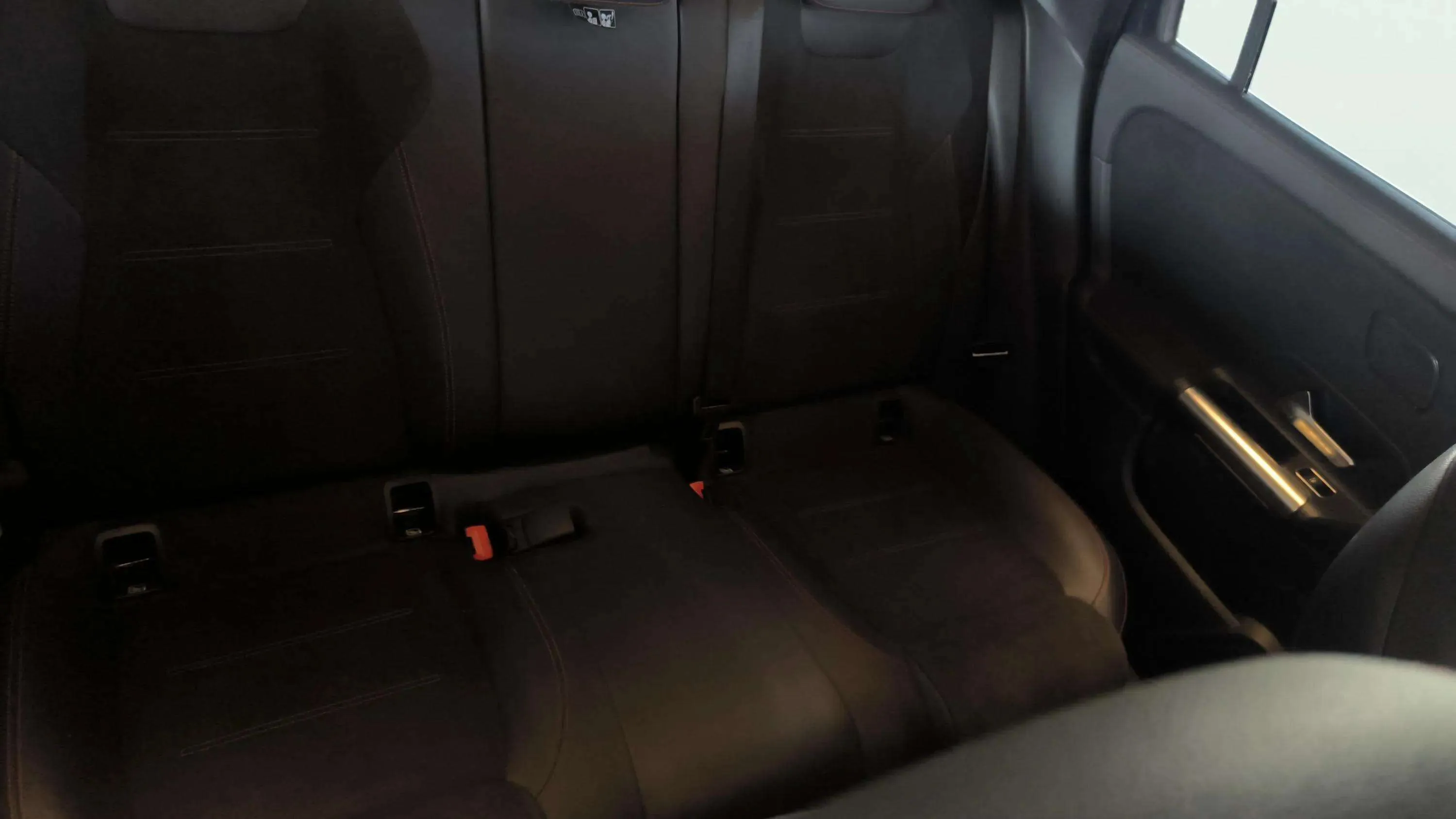 Mercedes-Benz GLA 250 e - foto 15
