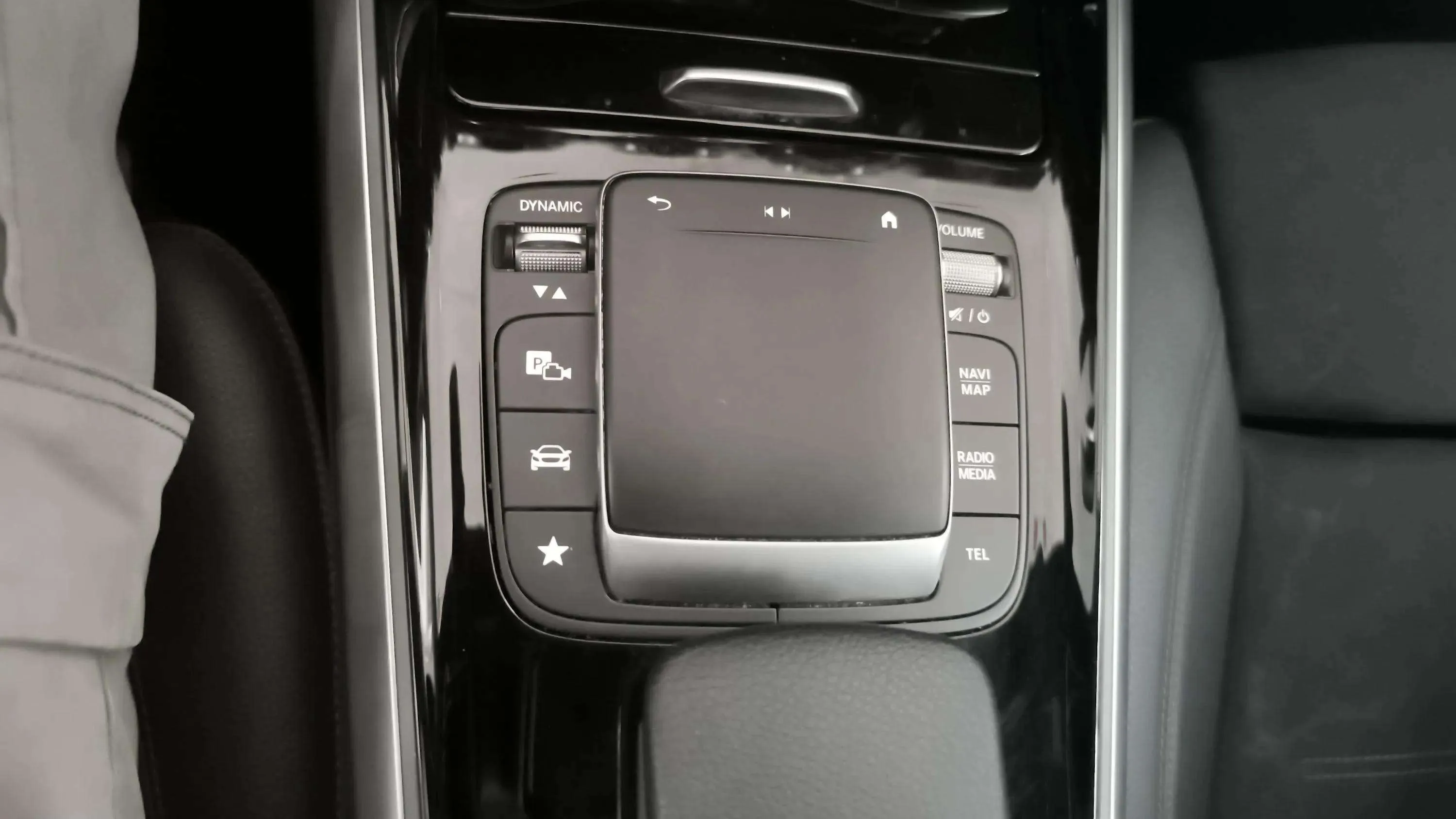 Mercedes-Benz GLA 250 e - foto 23