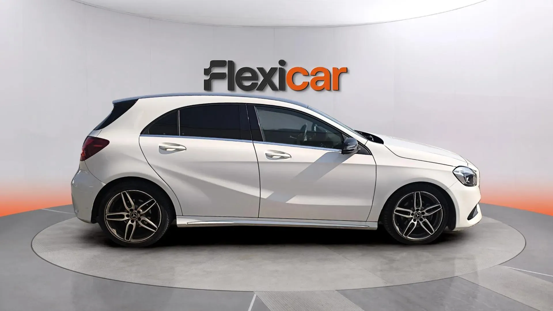Mercedes-Benz Clase A A 200 d AMG Line - foto 3