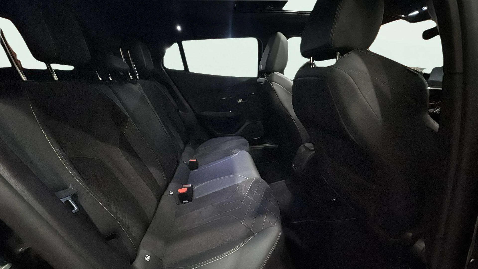 Peugeot 2008 GT Pack PureTech 130 EAT8 - foto 14
