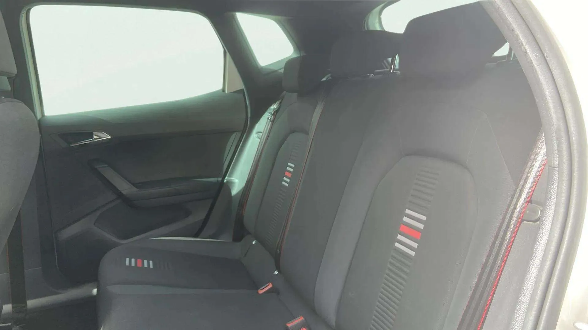 SEAT Arona 1.0 TSI FR - foto 23