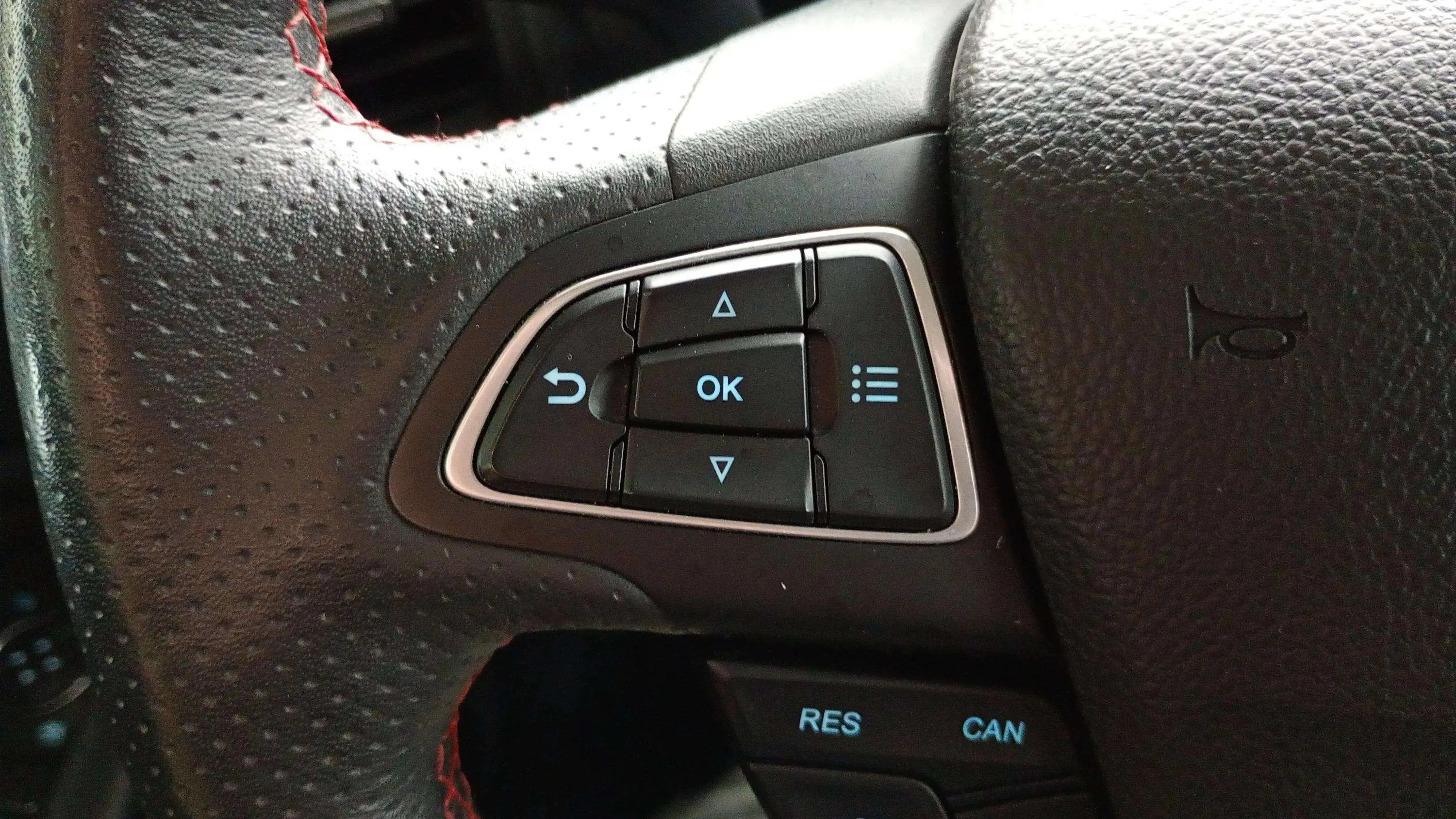 Ford EcoSport 1.0T EcoBoost ST Line - foto 16