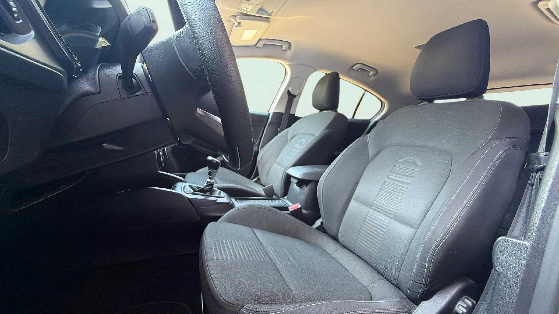 Ford Focus 1.0 EcoBoost Active - foto 13