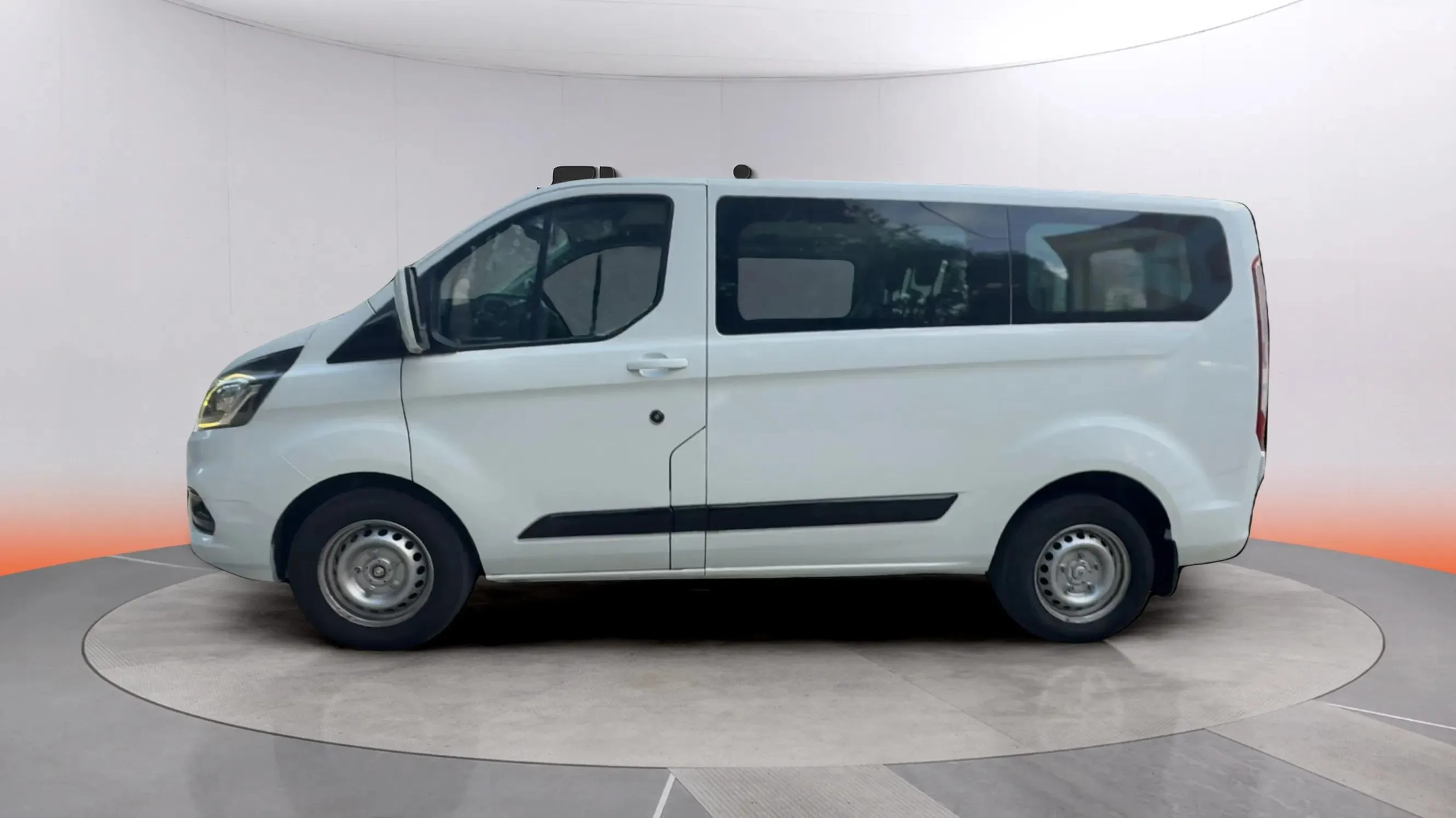 Ford Tourneo Custom 2.0 EcoBlue L1 Titanium - foto 4