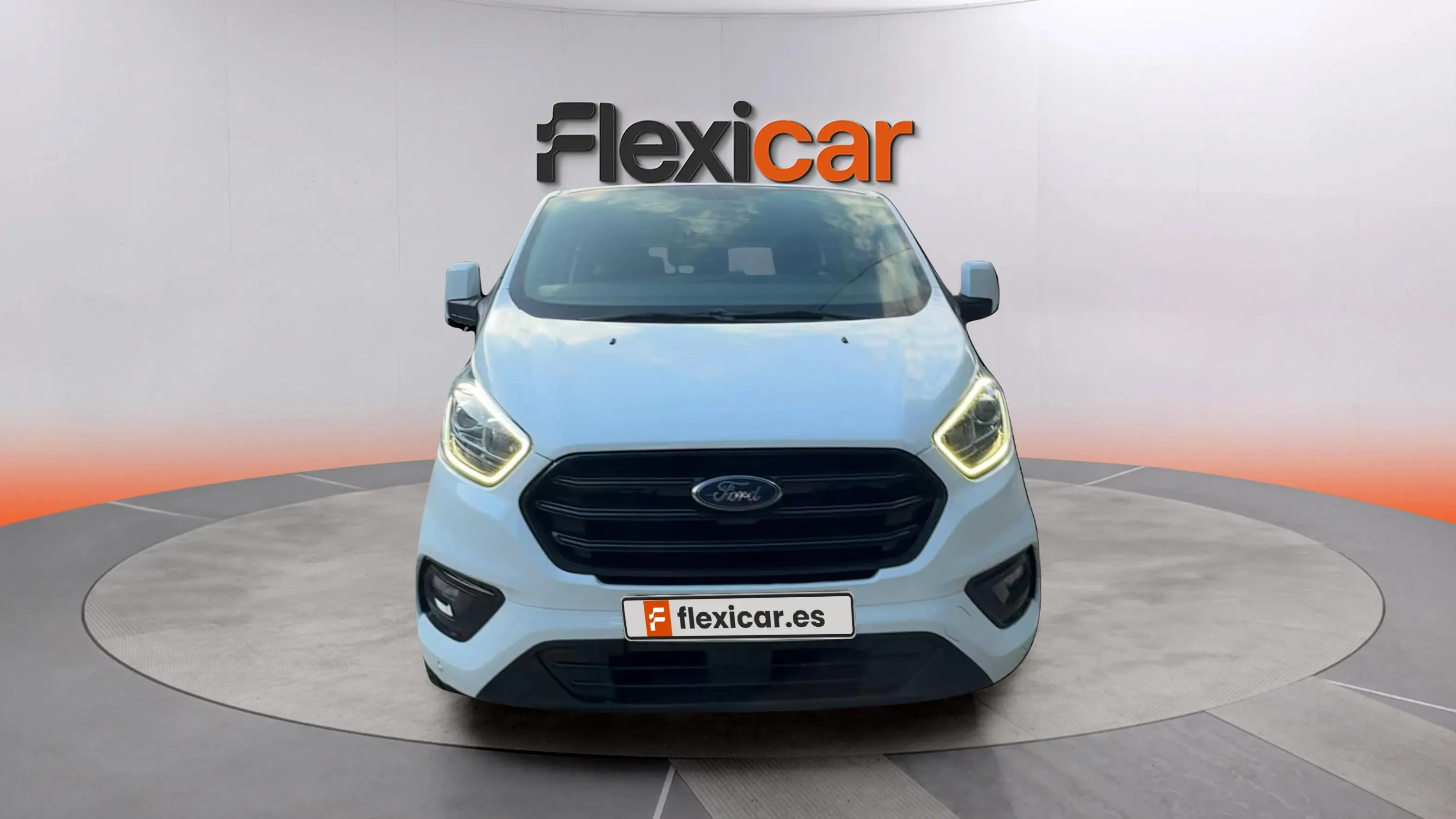 Ford Tourneo Custom 2.0 EcoBlue L1 Titanium - foto 2