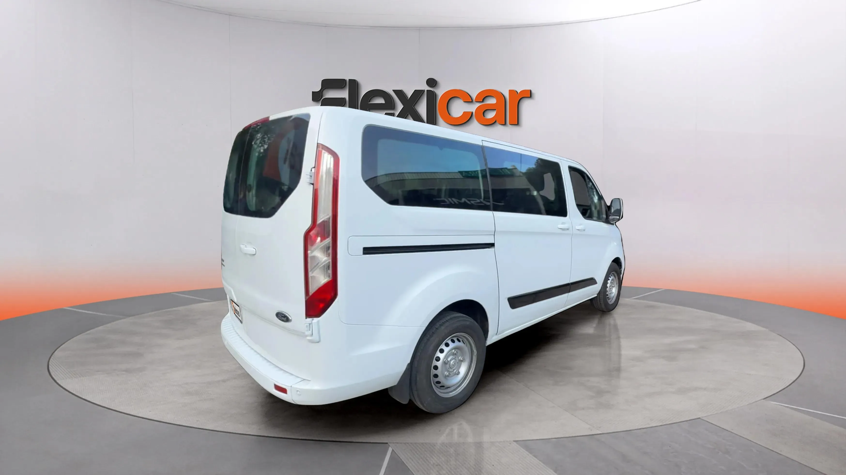 Ford Tourneo Custom 2.0 EcoBlue L1 Titanium - foto 7