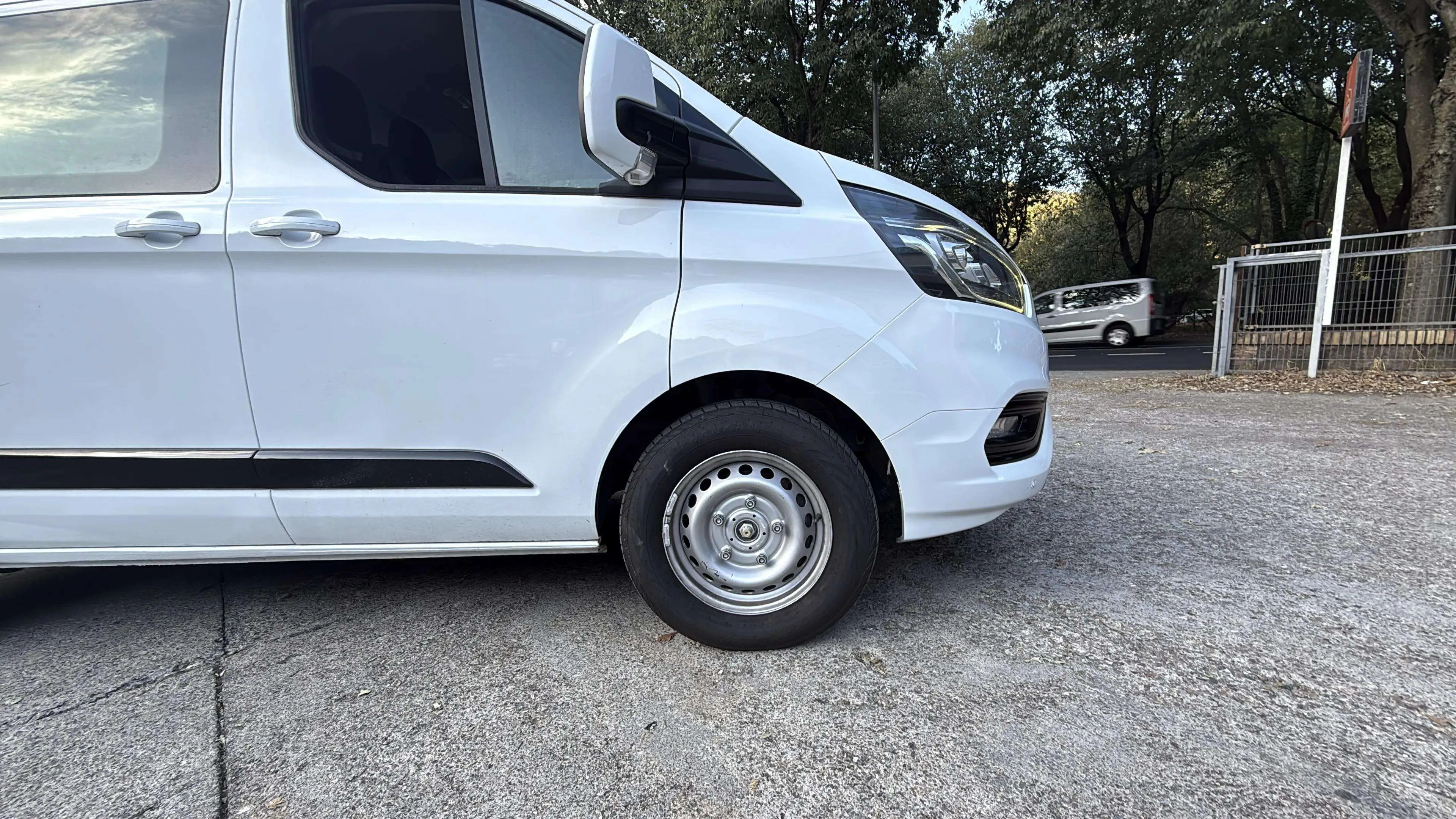 Ford Tourneo Custom 2.0 EcoBlue L1 Titanium - foto 9