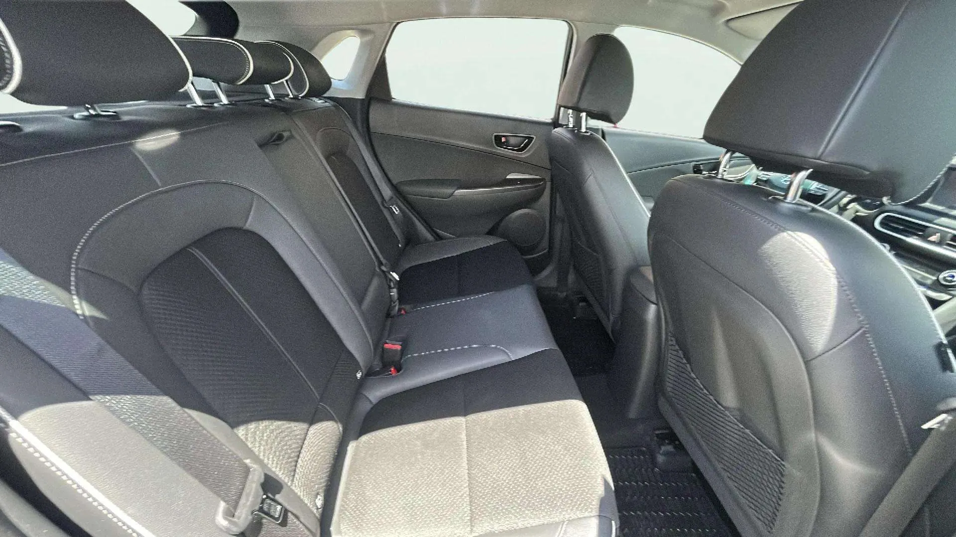 Hyundai Kona 1.6 GDI HEV Klass DCT - foto 22