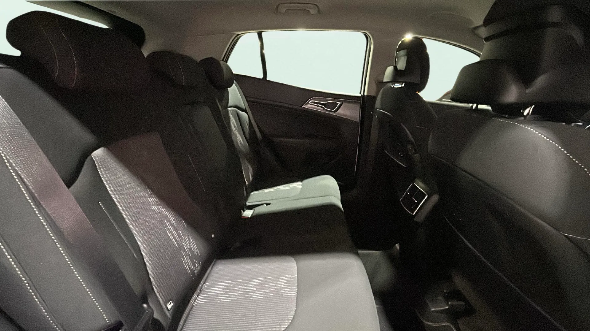 Kia Sportage 1.6 T-GDi Concept 4x2 - foto 19
