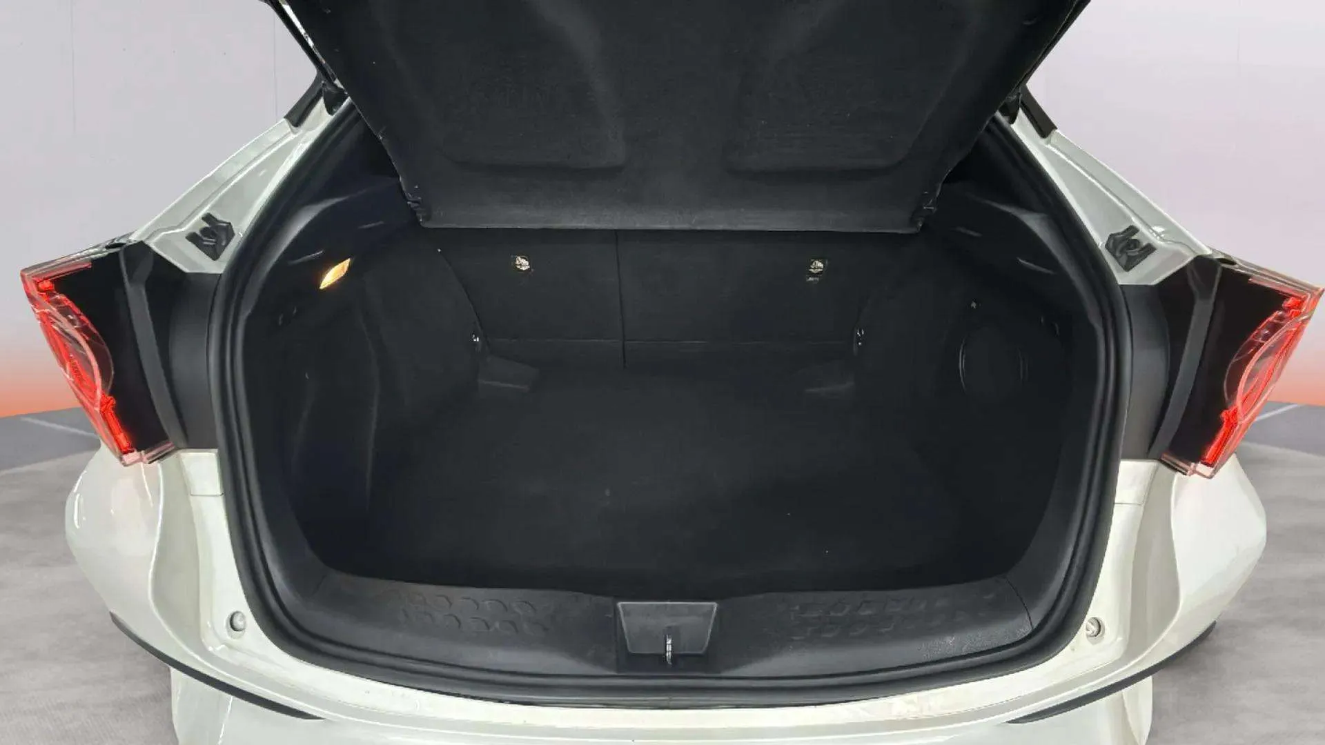 Toyota C-HR 1.8 125H Dynamic Plus - foto 22