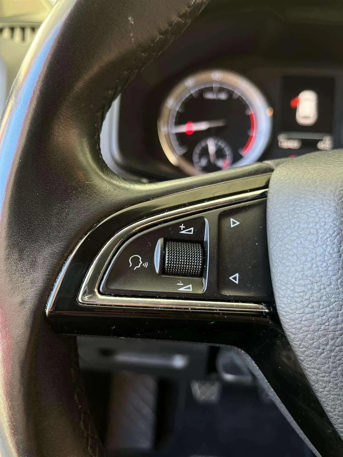 Škoda Karoq 1.0 TSI Ambition - foto 11