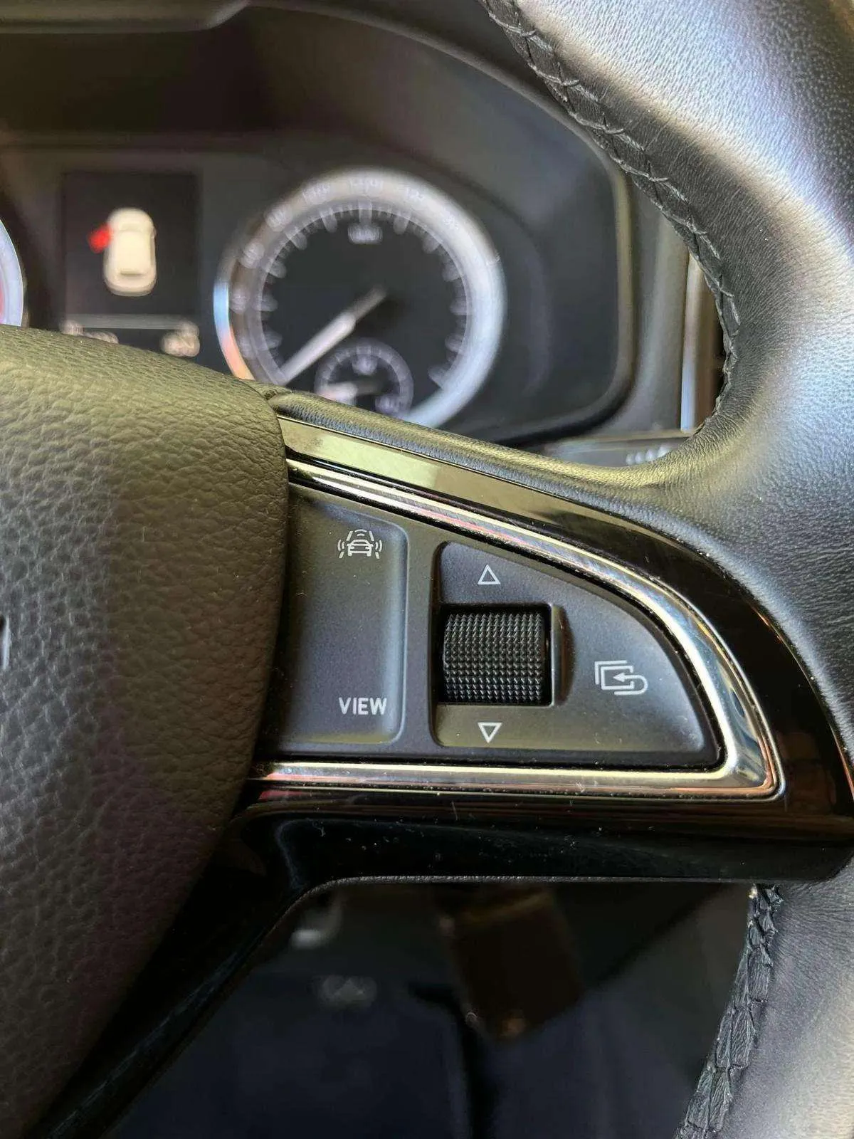 Škoda Karoq 1.0 TSI Ambition - foto 14