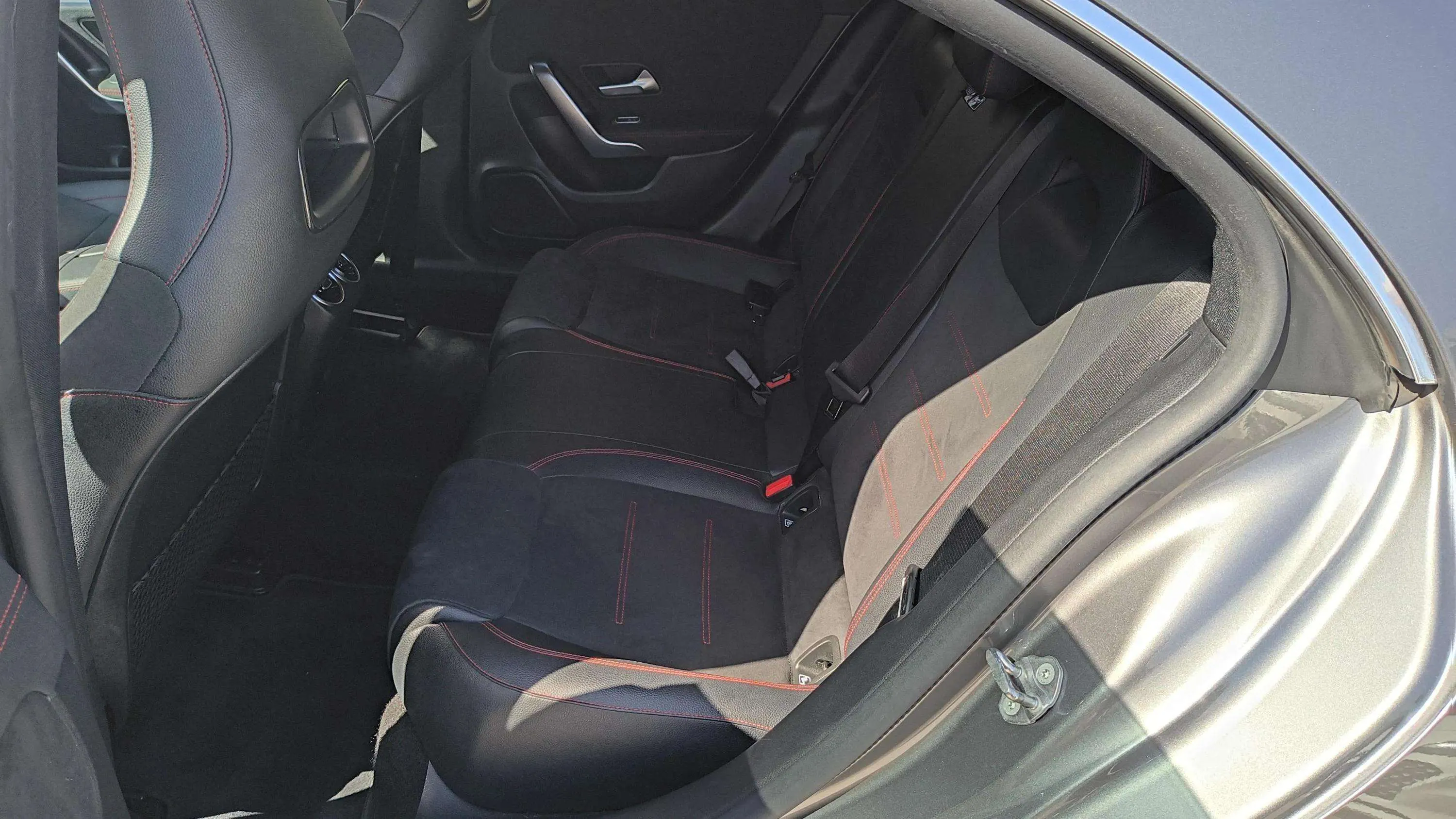 Mercedes-Benz CLA 200 - foto 23