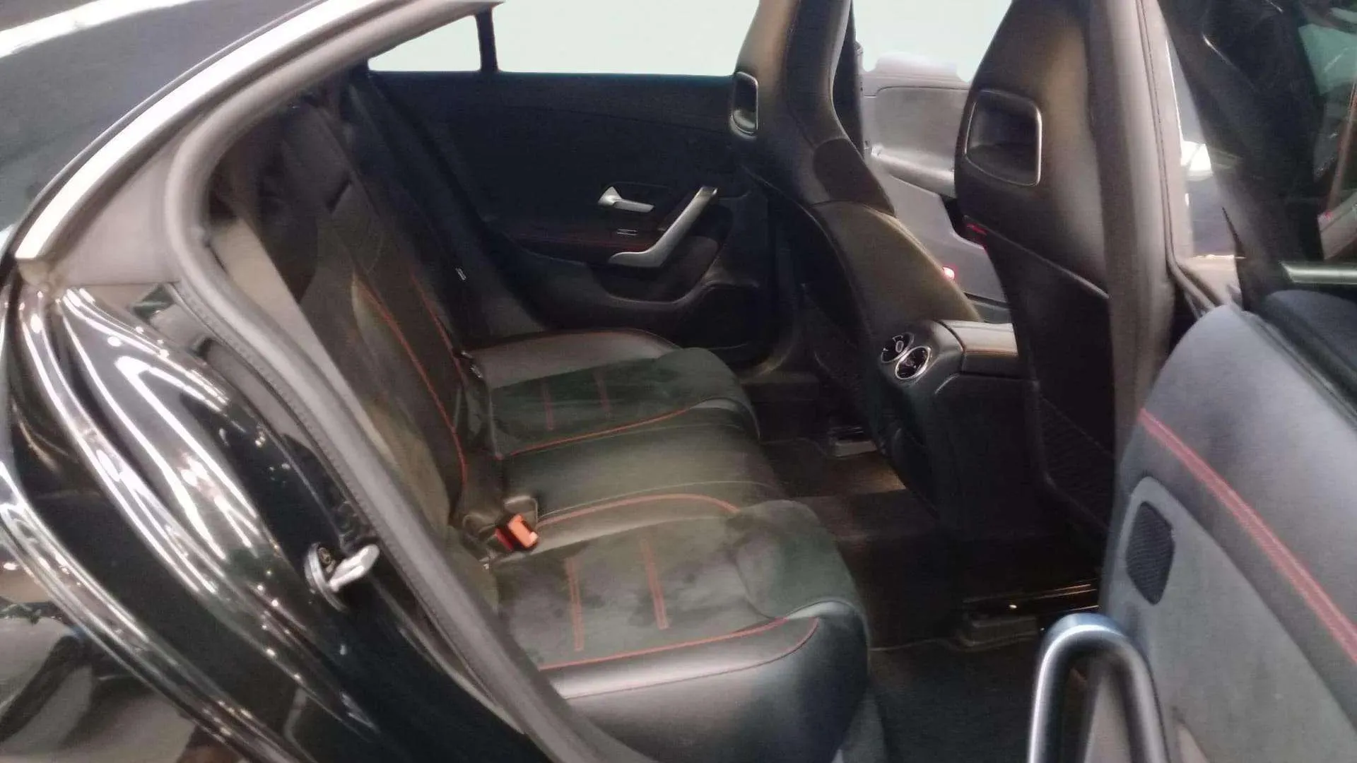 Mercedes-Benz CLA 200 - foto 11