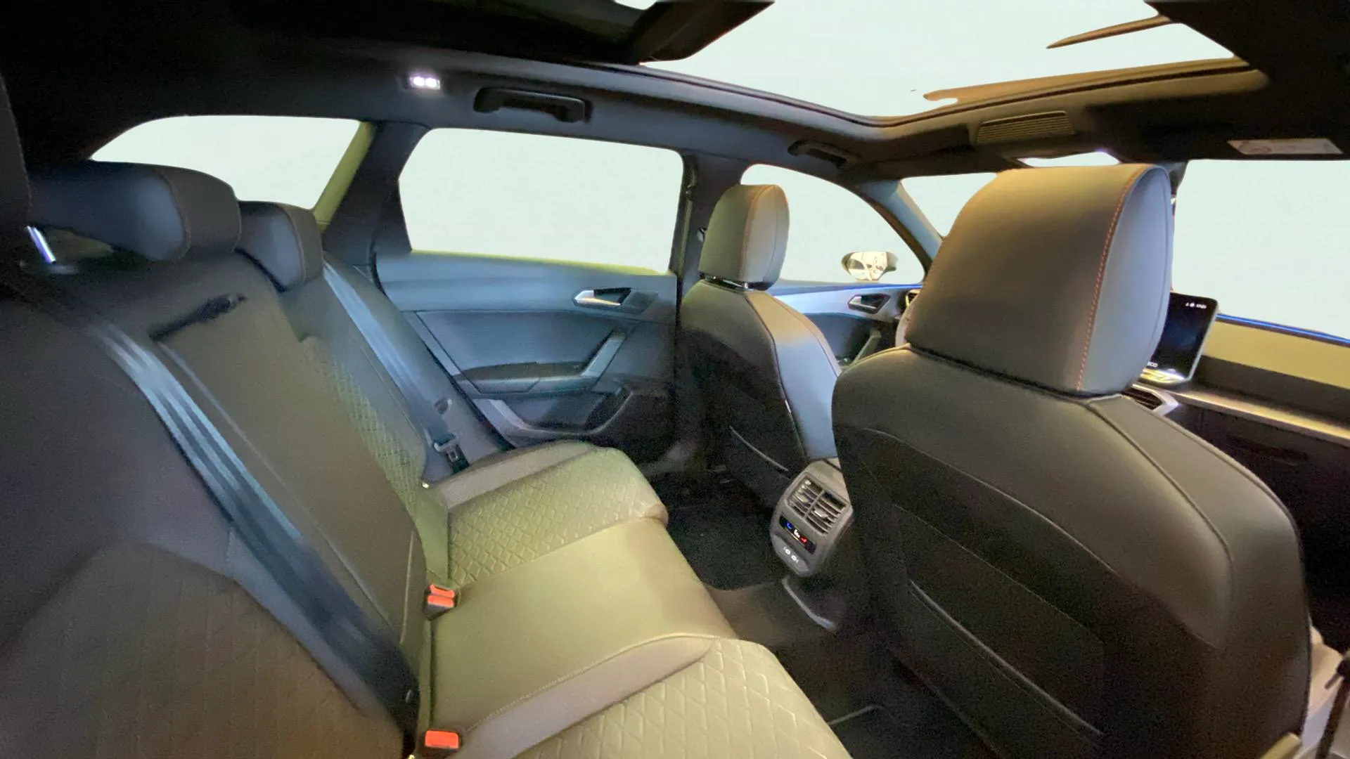SEAT León SP 1.5 TSI e-Hybrid DSG-6 FR XL - foto 15