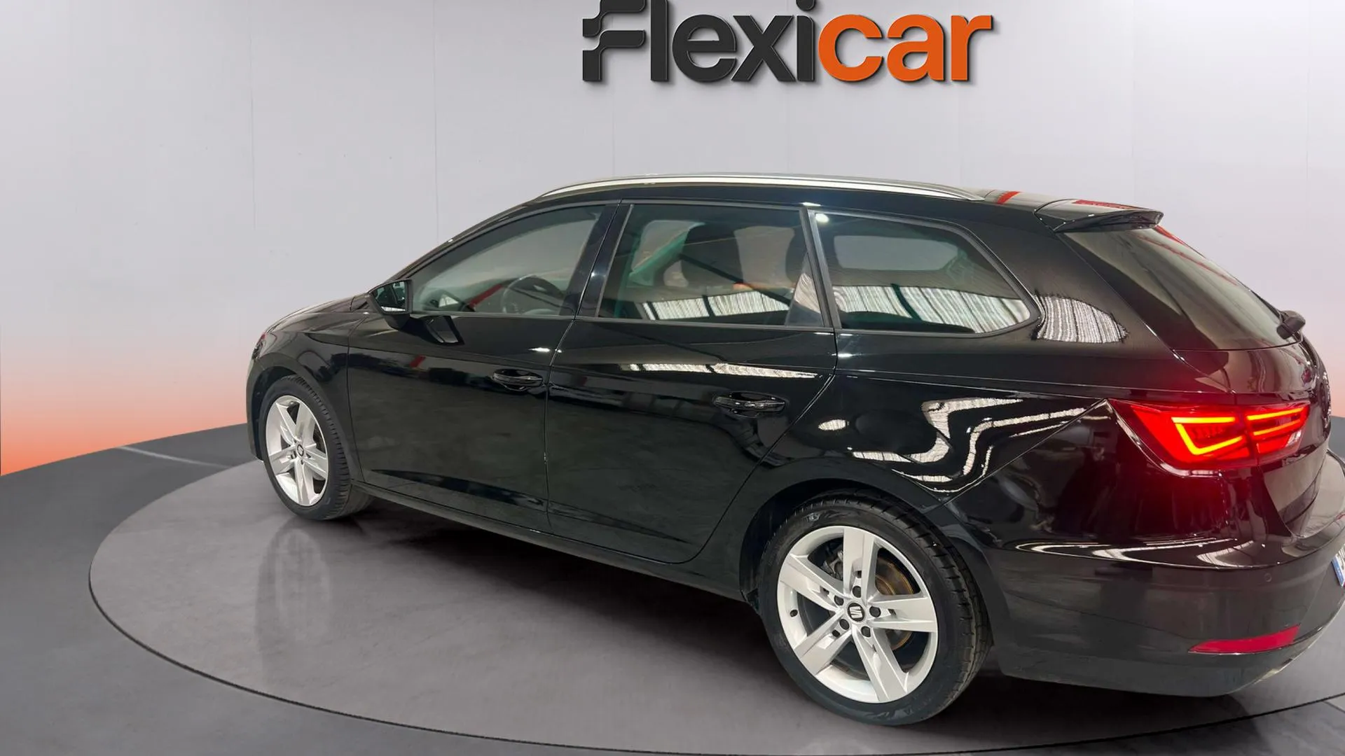 SEAT León ST 2.0 TDI DSG-6 FR - foto 4