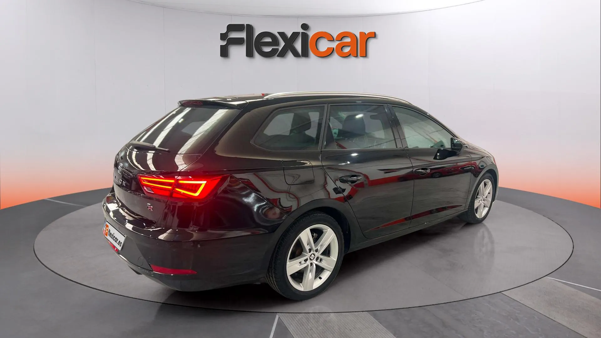 SEAT León ST 2.0 TDI DSG-6 FR - foto 6