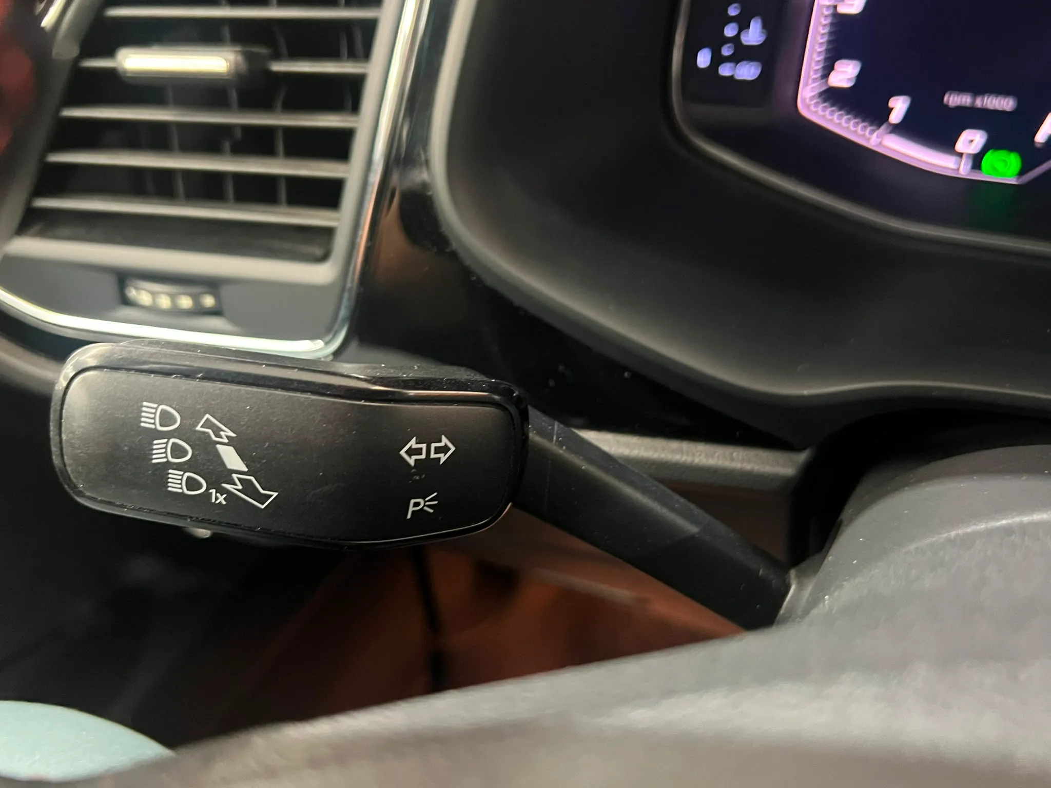 SEAT León ST 2.0 TDI DSG-6 FR - foto 21