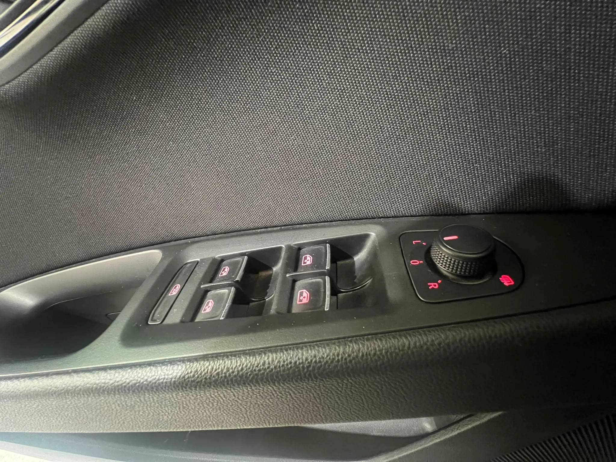 SEAT León ST 2.0 TDI DSG-6 FR - foto 12