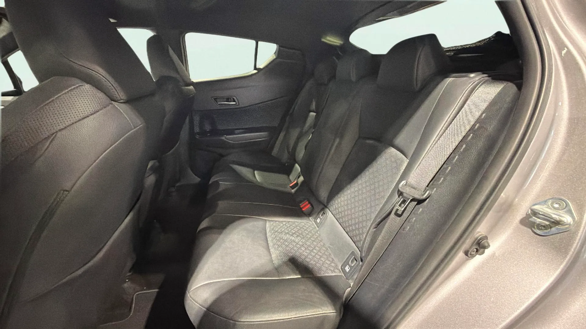 Toyota C-HR 2.0 180H Advance Luxury - foto 17