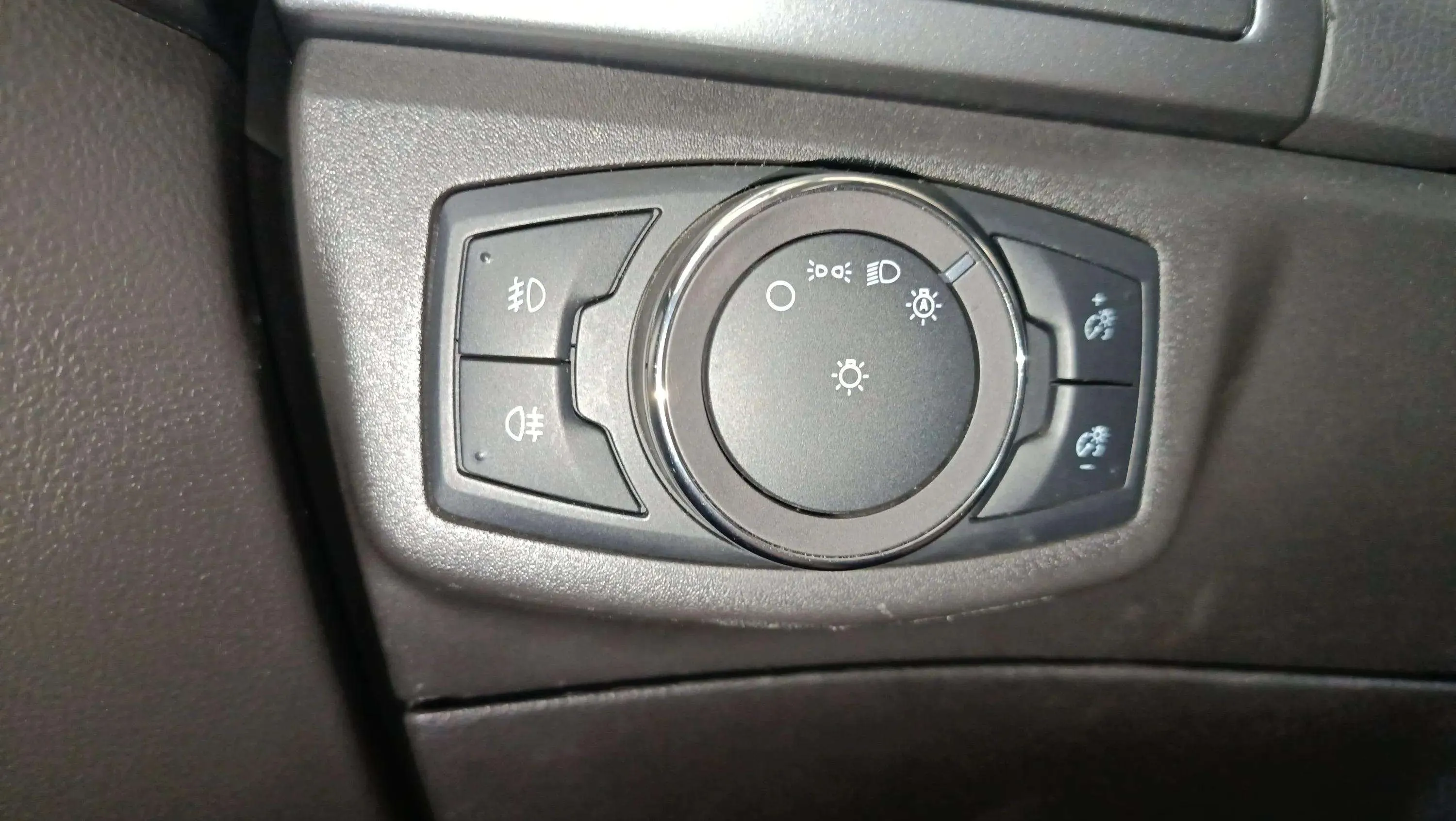 Ford Mondeo 1.5 EcoBoost Titanium - foto 23