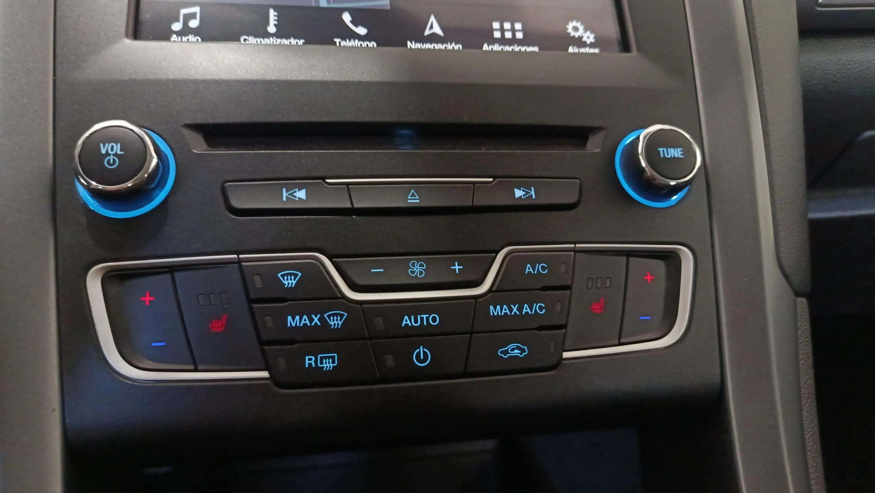 Ford Mondeo 1.5 EcoBoost Titanium - foto 24