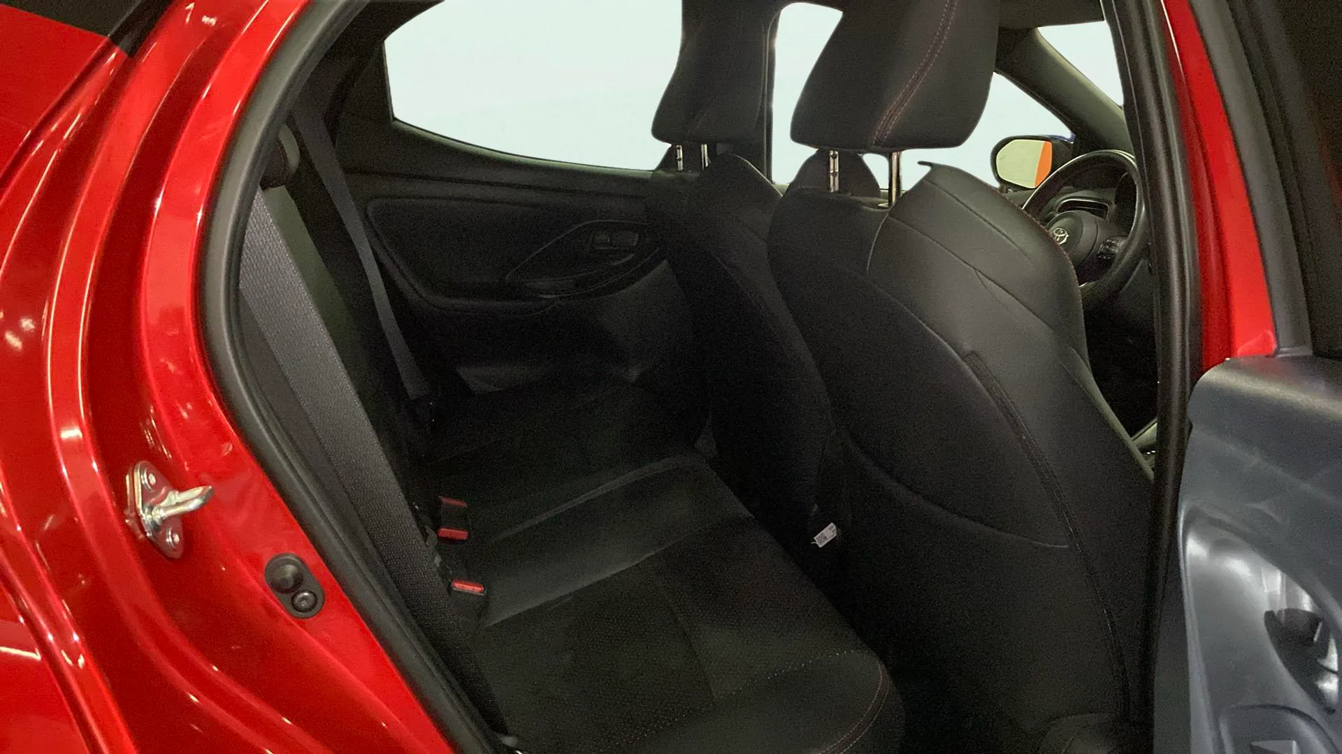 Toyota Yaris 1.5 130H GR Sport Plus - foto 29