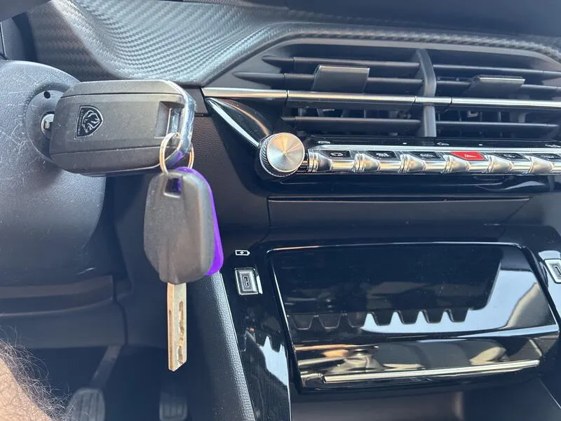 Peugeot 2008 Allure PureTech - foto 18
