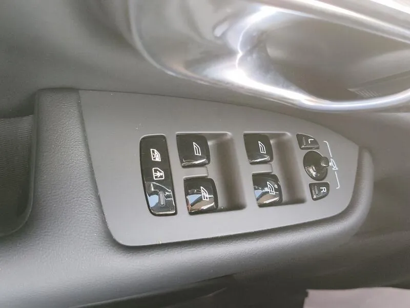 Volvo XC90 2.0 B5 D AWD Plus Dark - foto 28