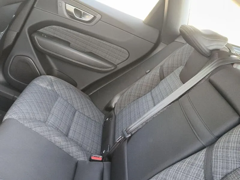 Volvo XC60 2.0 B4 D Core - foto 35