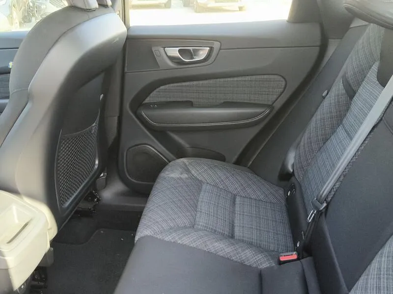 Volvo XC60 2.0 B4 D Core - foto 34