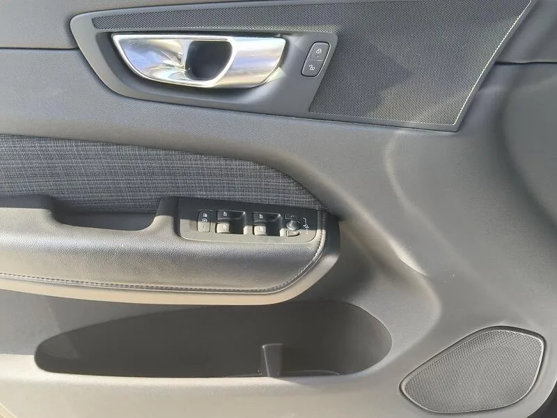Volvo XC60 2.0 B4 D Core - foto 32