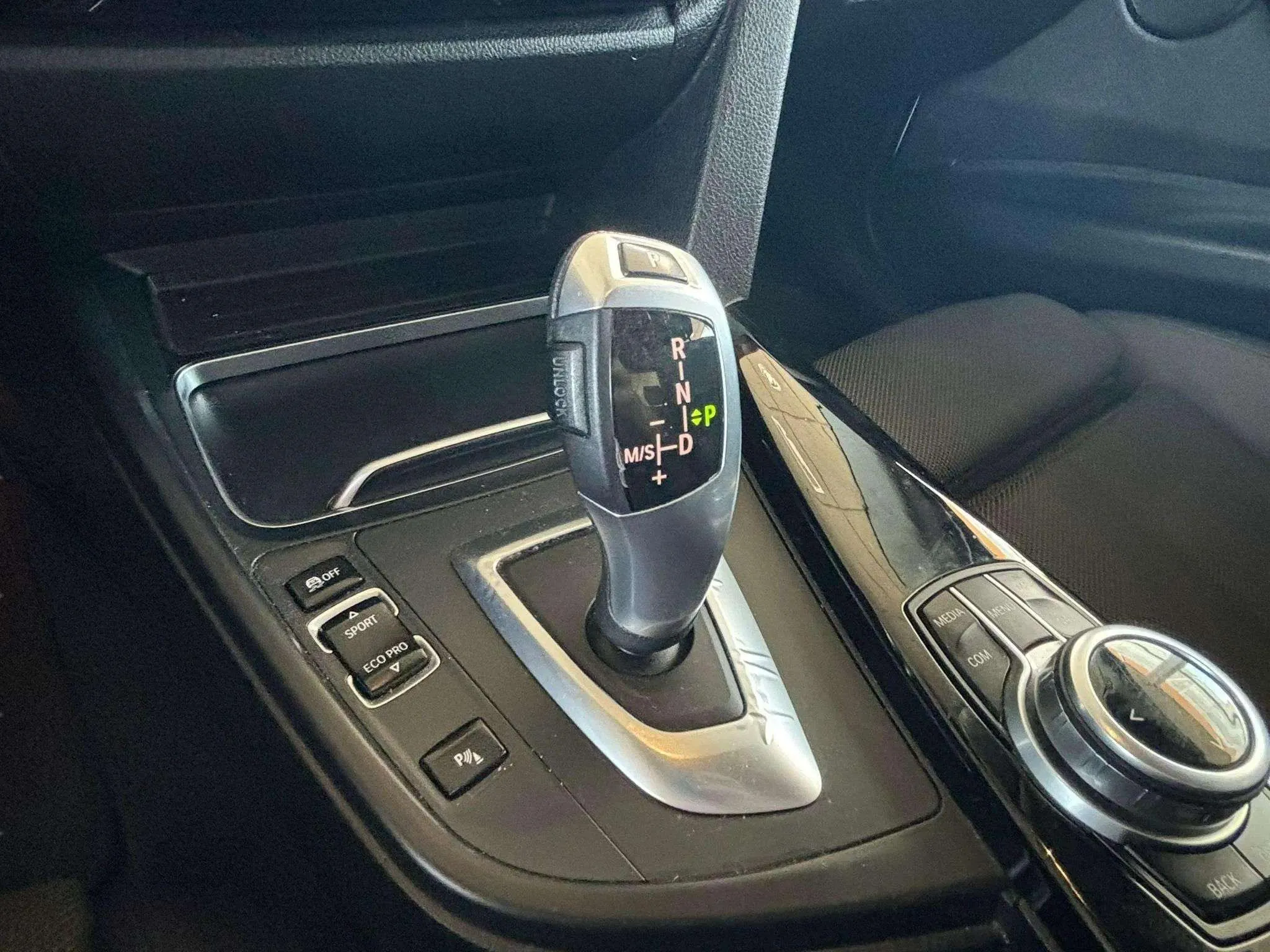 BMW Serie 3 318d - foto 11