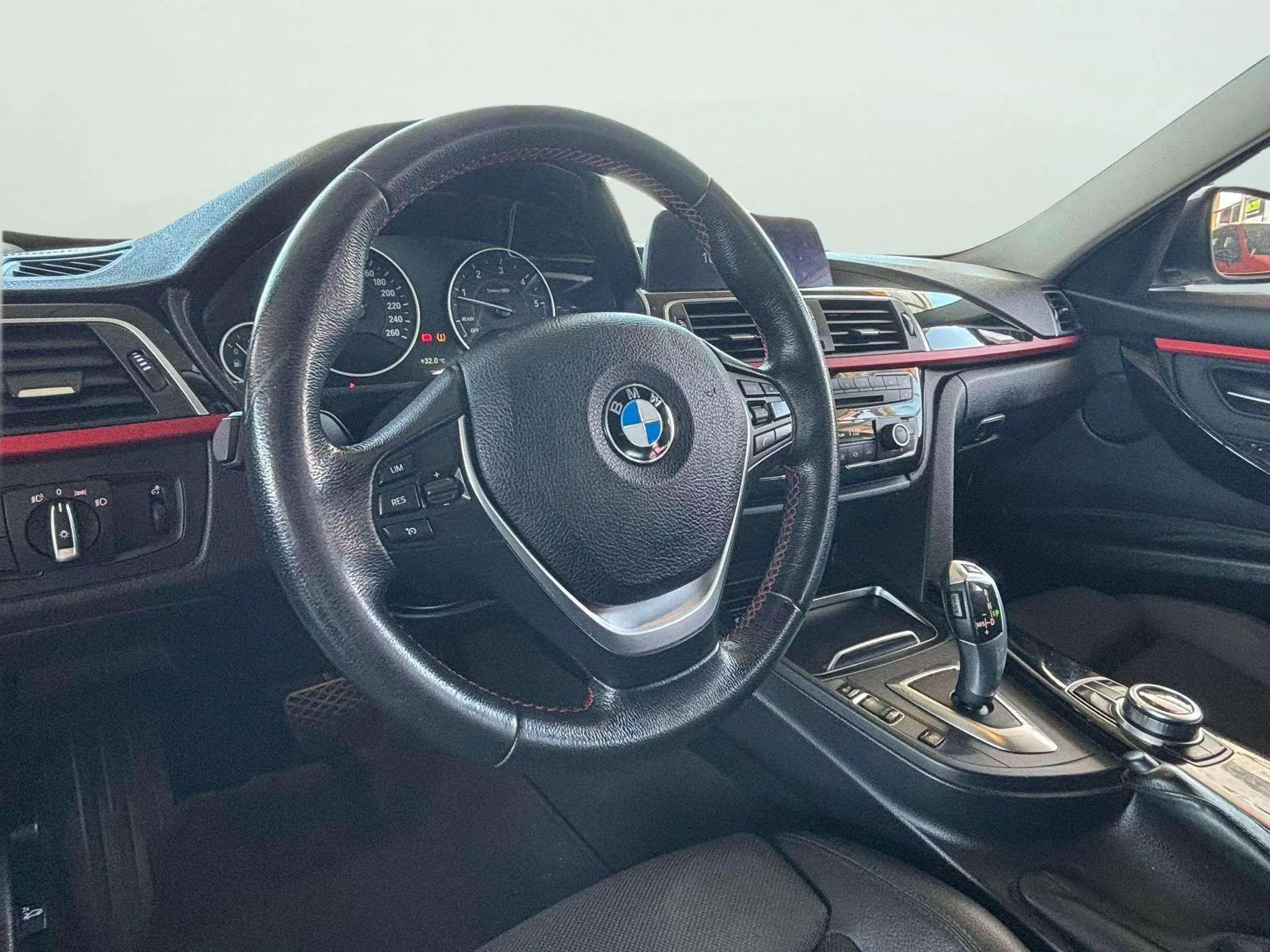 BMW Serie 3 318d - foto 10