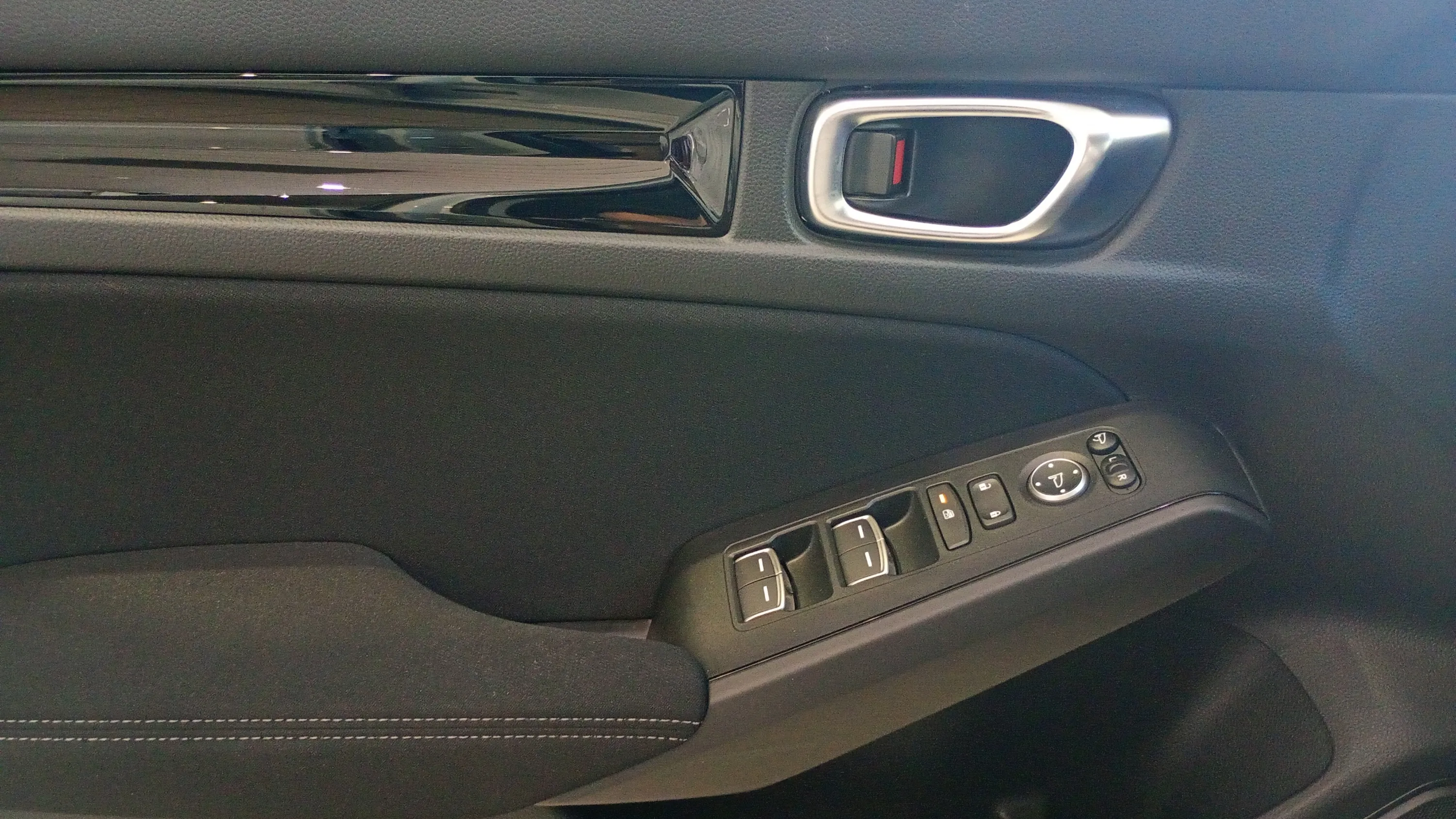 Honda Civic 2.0 i-MMD Elegance CVT - foto 20