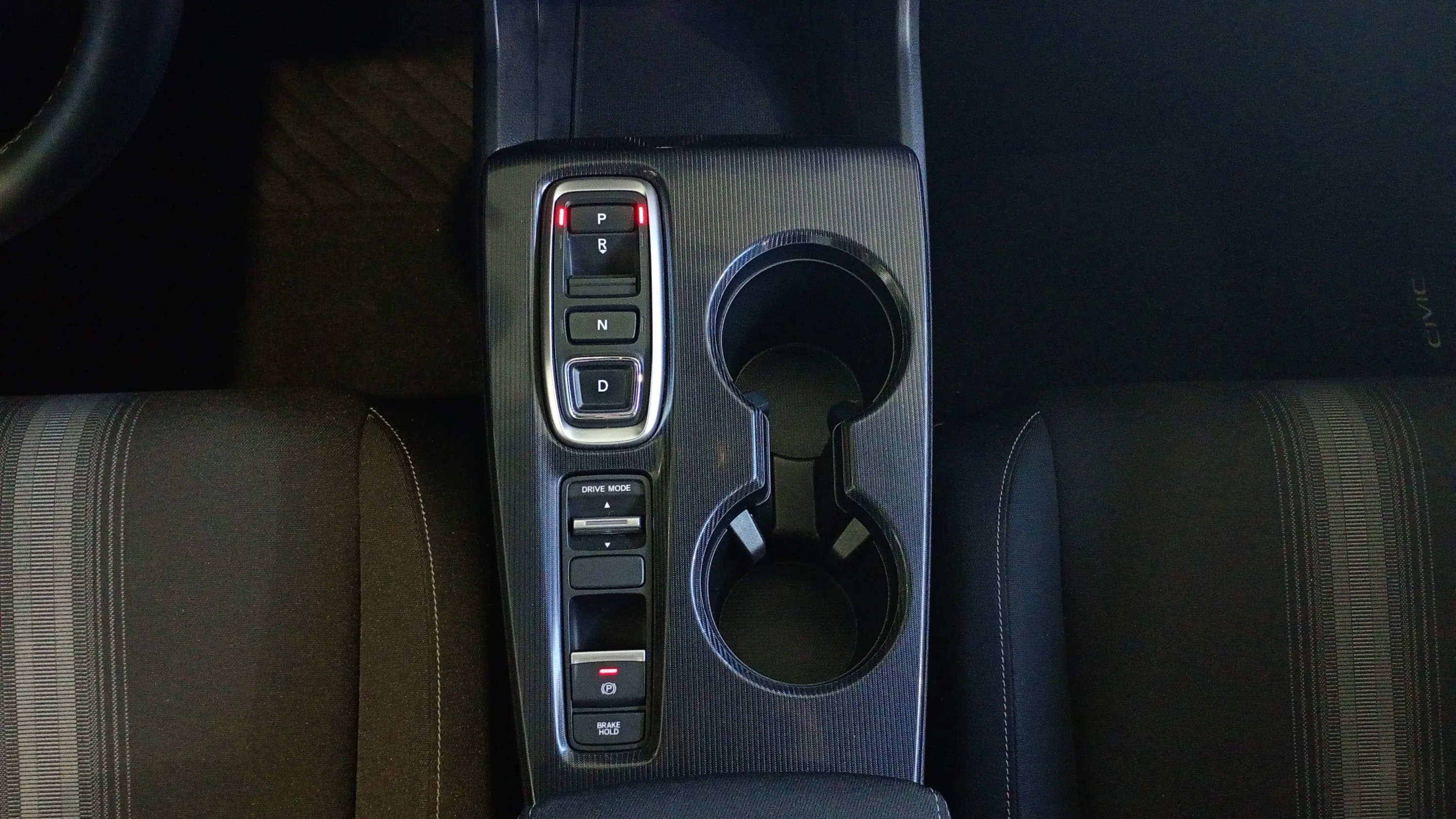 Honda Civic 2.0 i-MMD Elegance CVT - foto 17