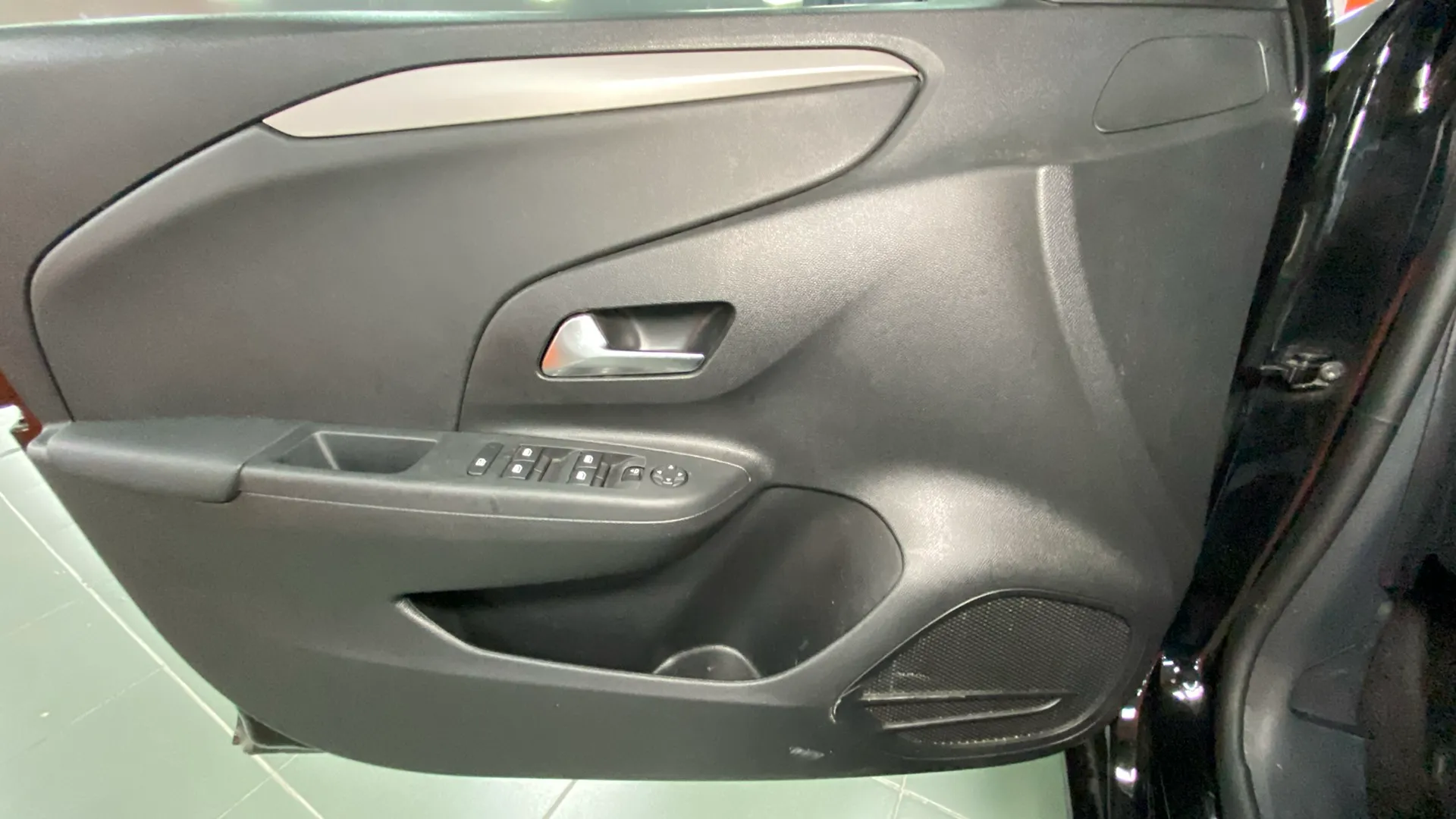 Opel Corsa 1.2T XHL - foto 23