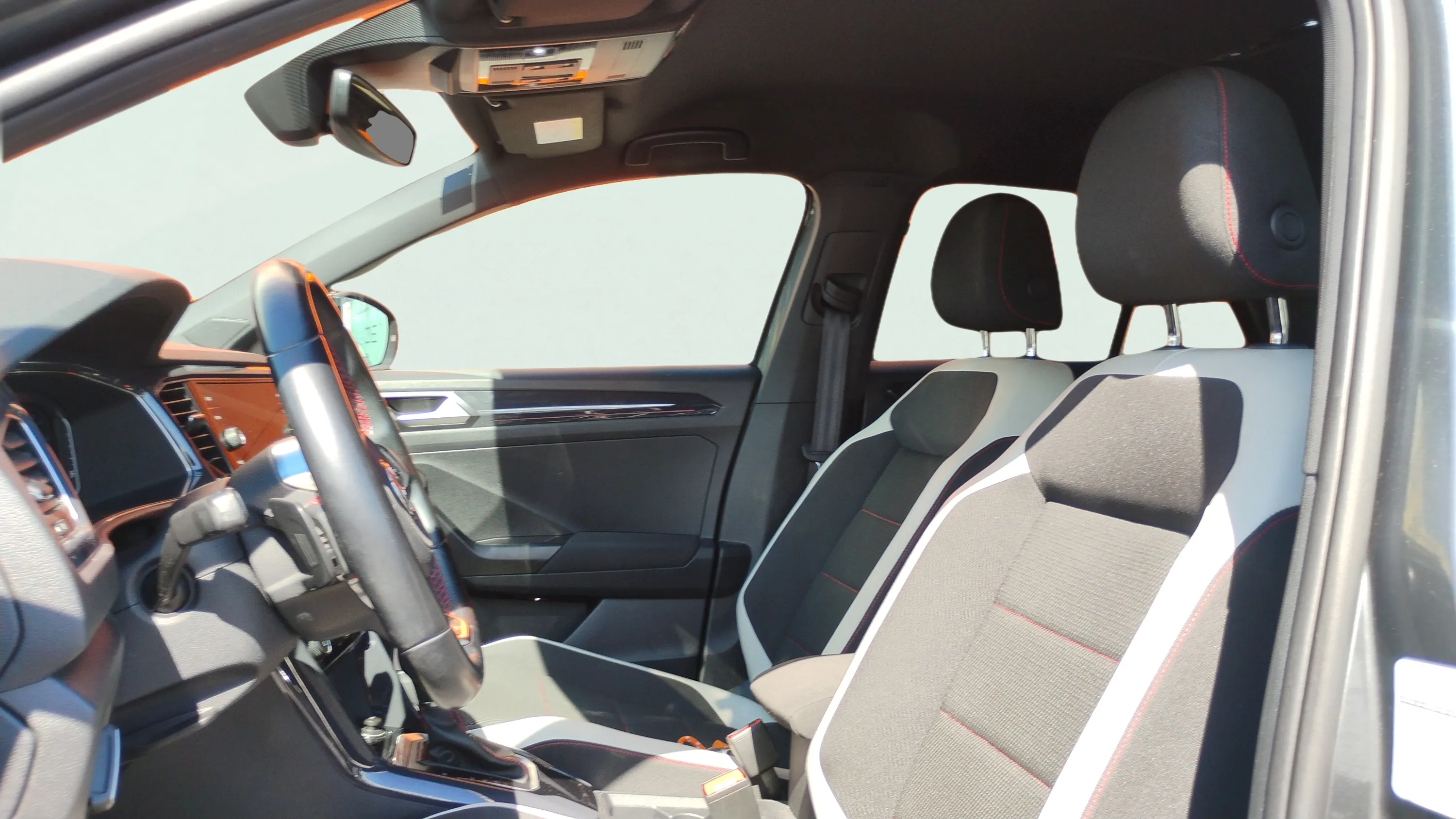 Volkswagen T-Roc Sport 1.5 TSI DSG - foto 18