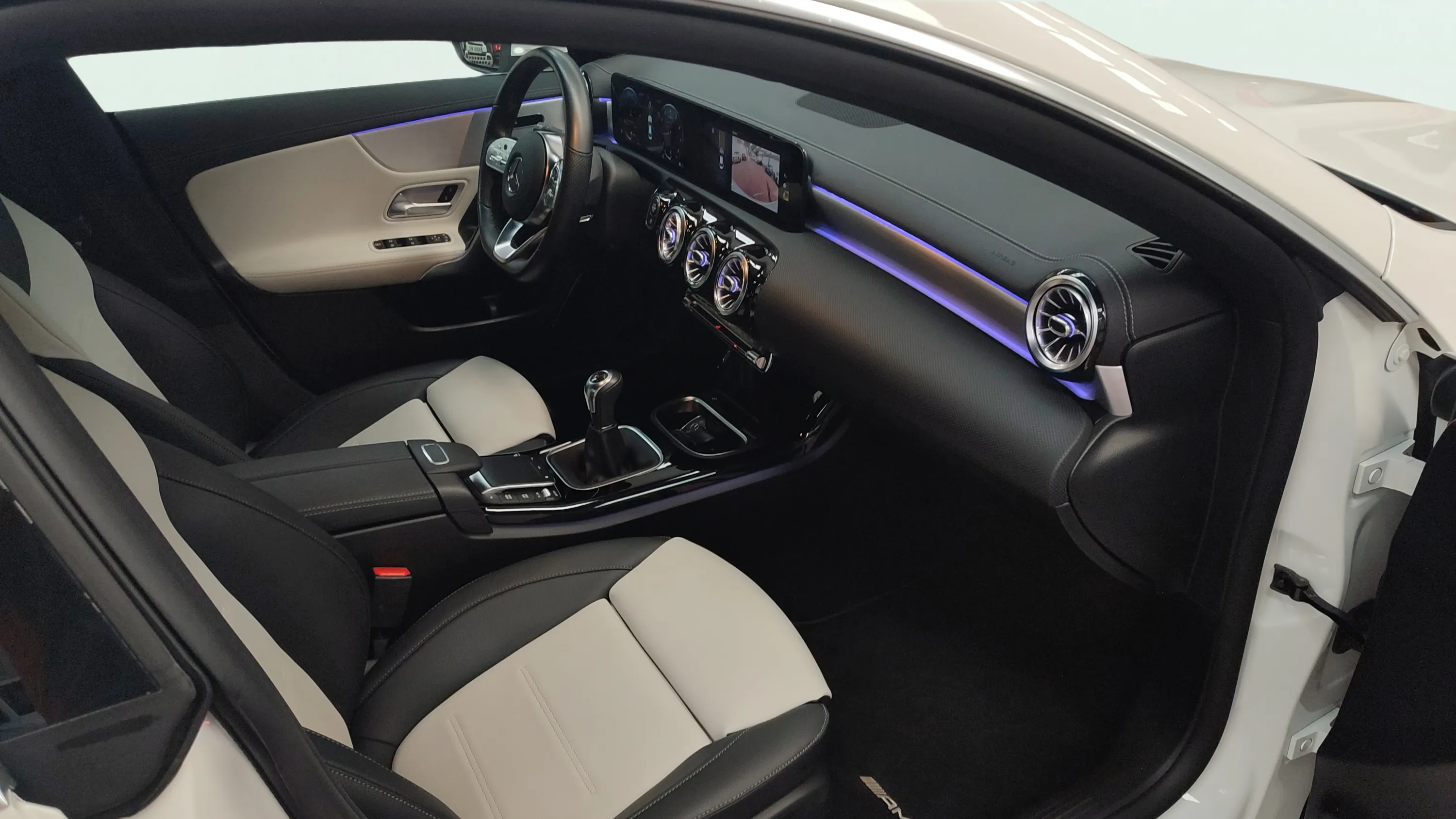 Mercedes-Benz CLA 200 - foto 23