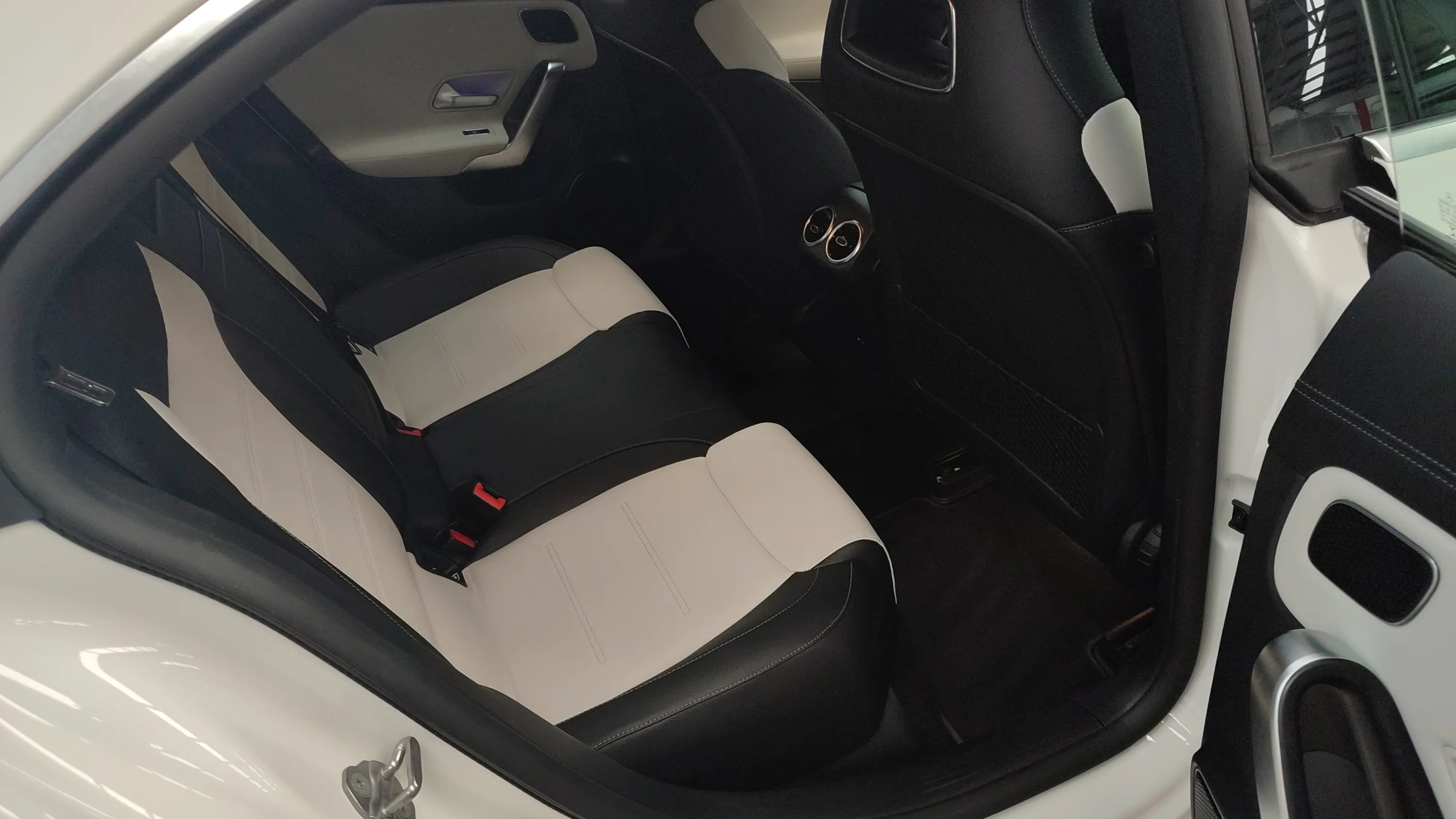 Mercedes-Benz CLA 200 - foto 26