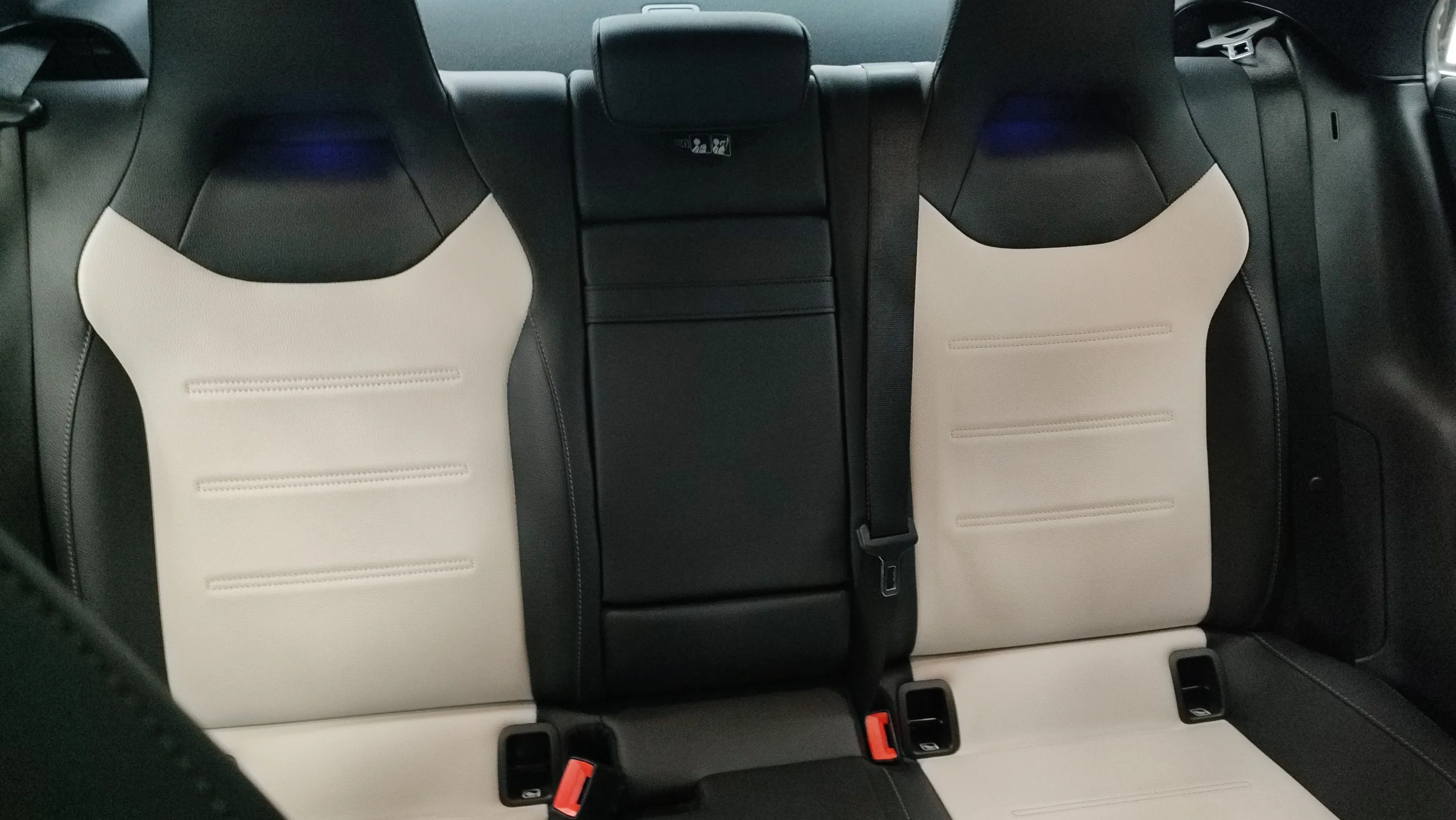 Mercedes-Benz CLA 200 - foto 25