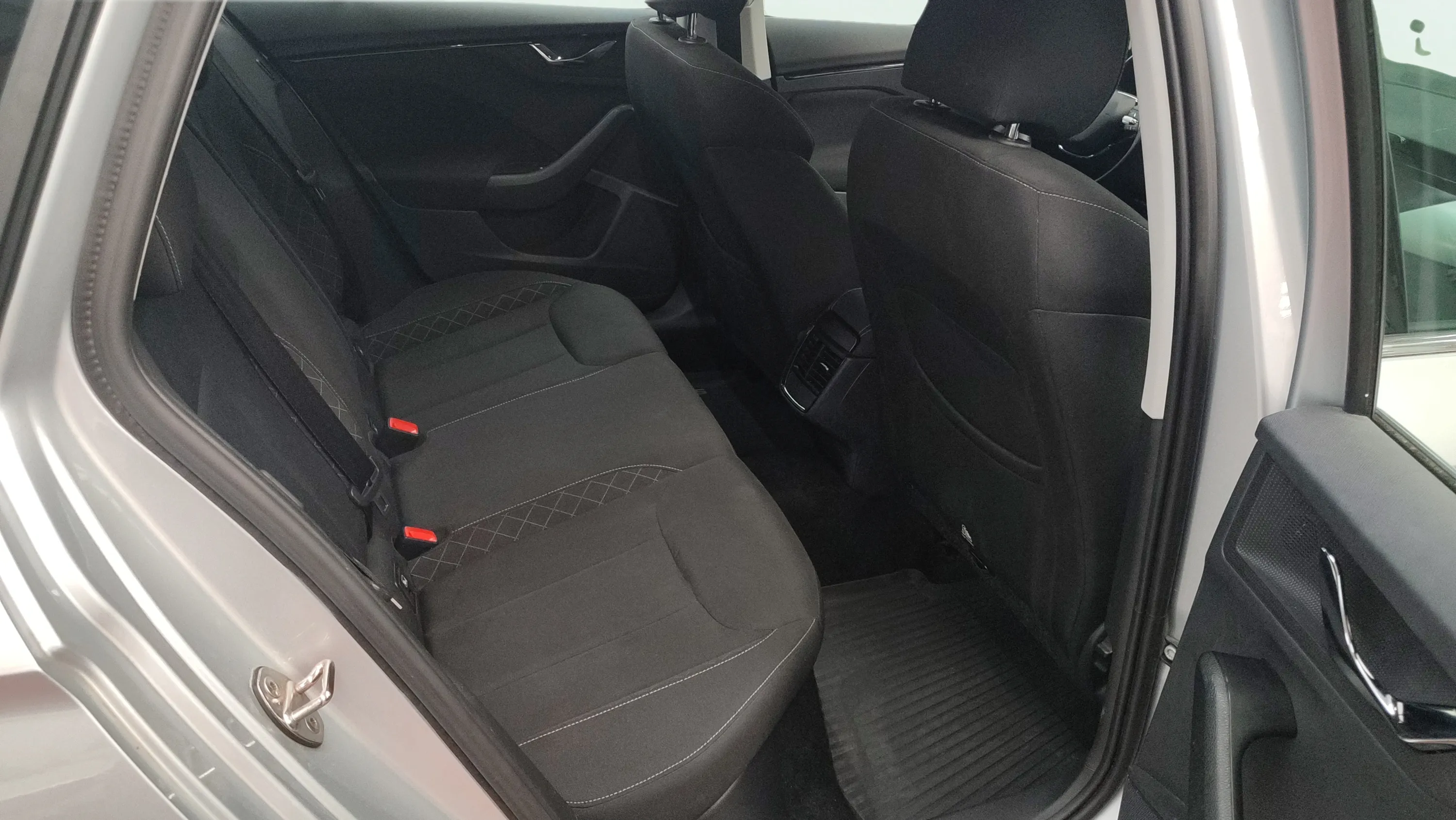 Škoda Scala 1.0 TSI Active - foto 19
