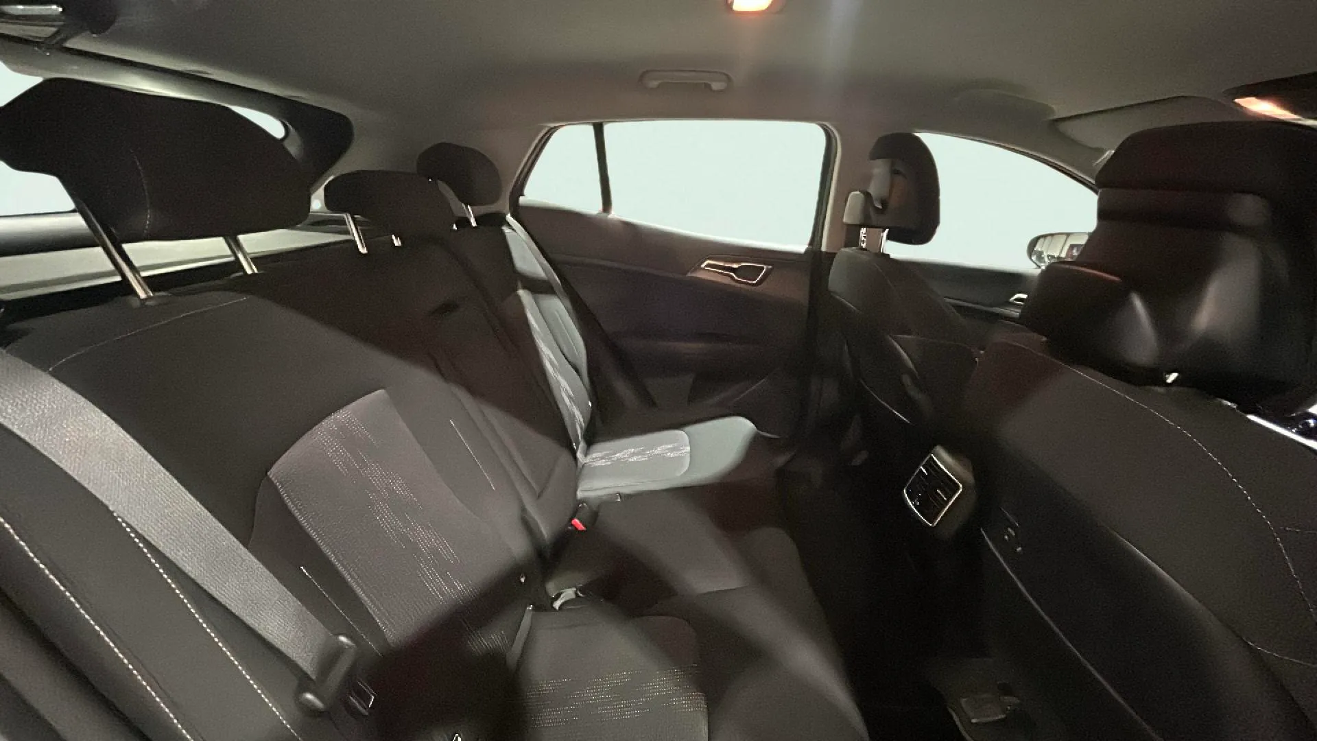 Kia Sportage 1.6 T-GDi PHEV Drive 4x4 - foto 18