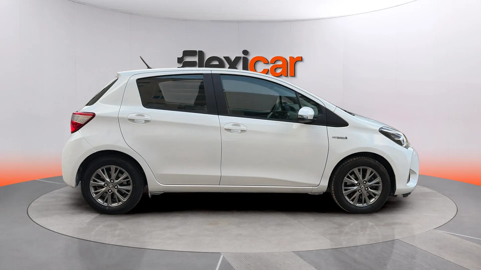 Toyota Yaris 1.5 100H Active Tech - foto 8