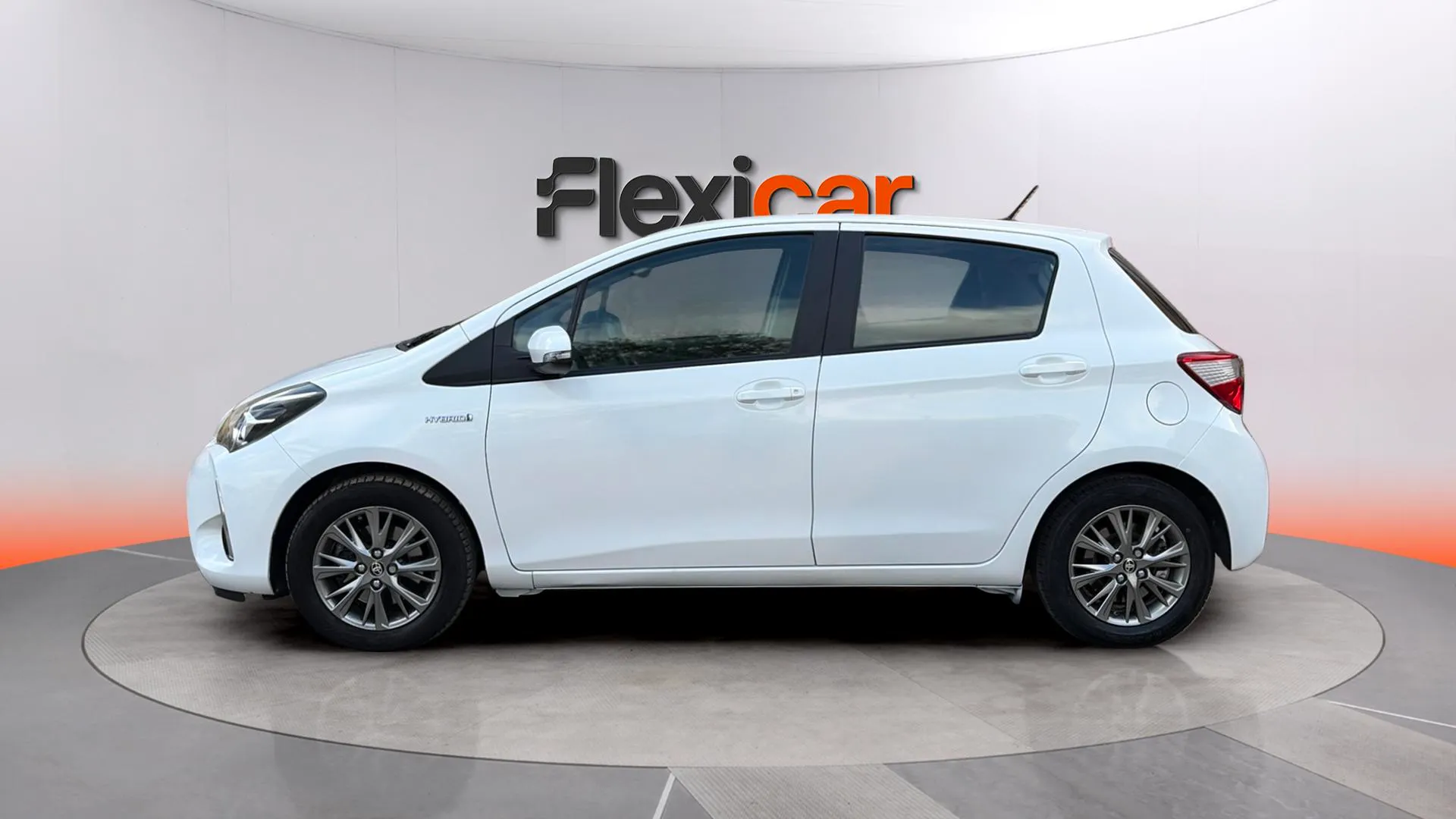 Toyota Yaris 1.5 100H Active Tech - foto 4
