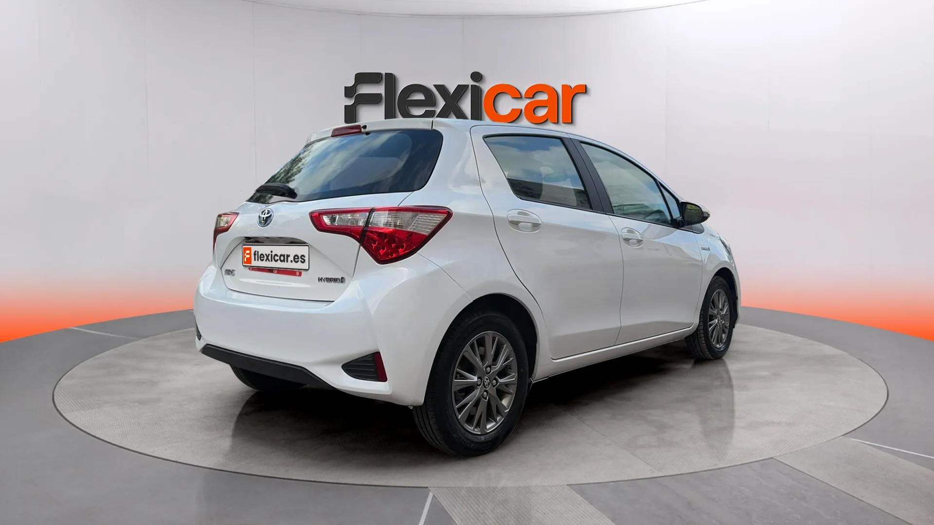 Toyota Yaris 1.5 100H Active Tech - foto 7