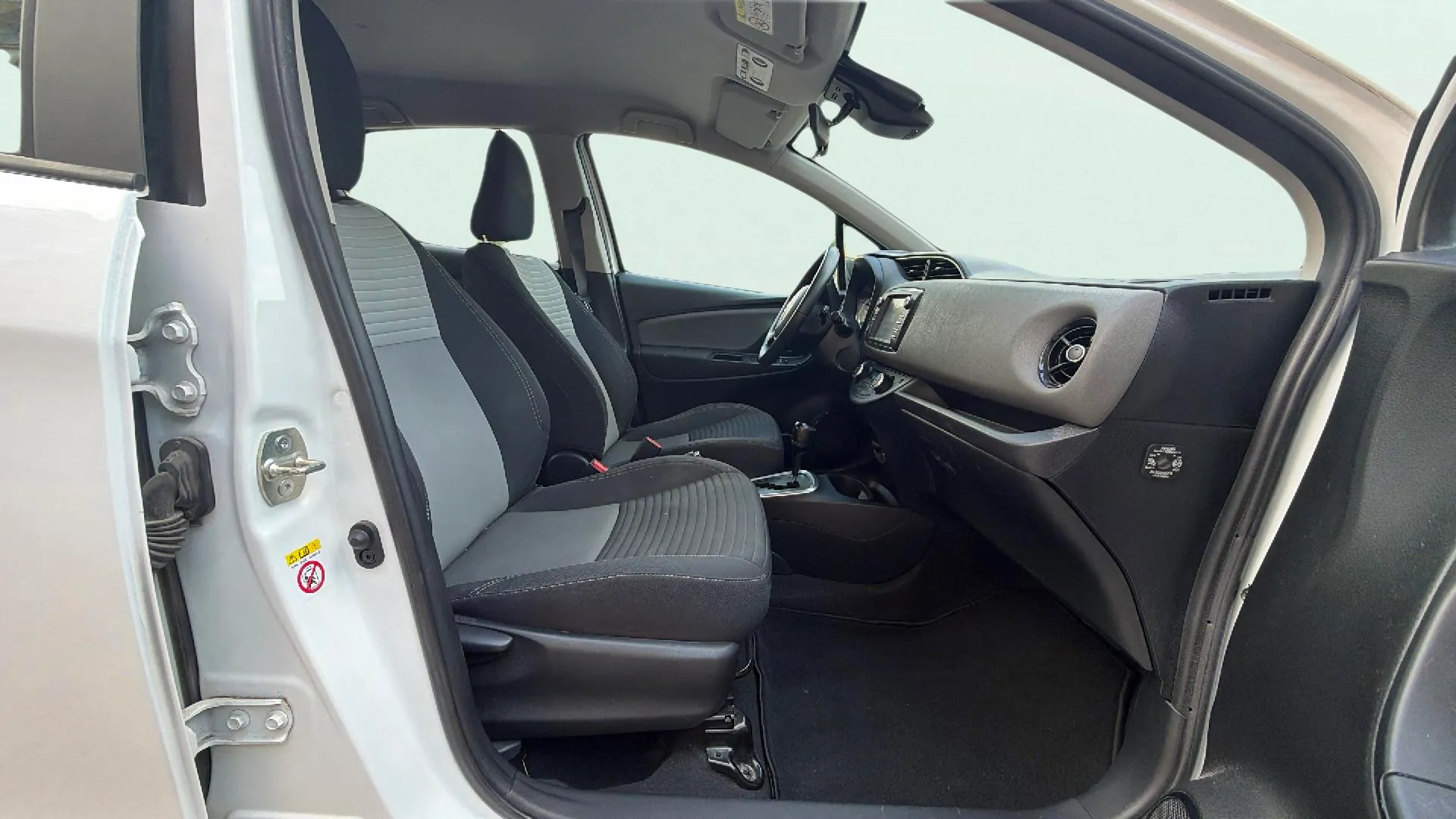 Toyota Yaris 1.5 100H Active Tech - foto 11