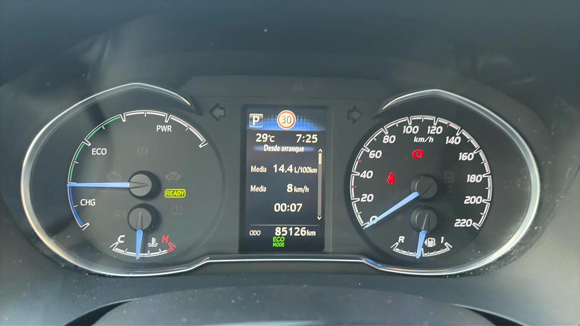 Toyota Yaris 1.5 100H Active Tech - foto 17
