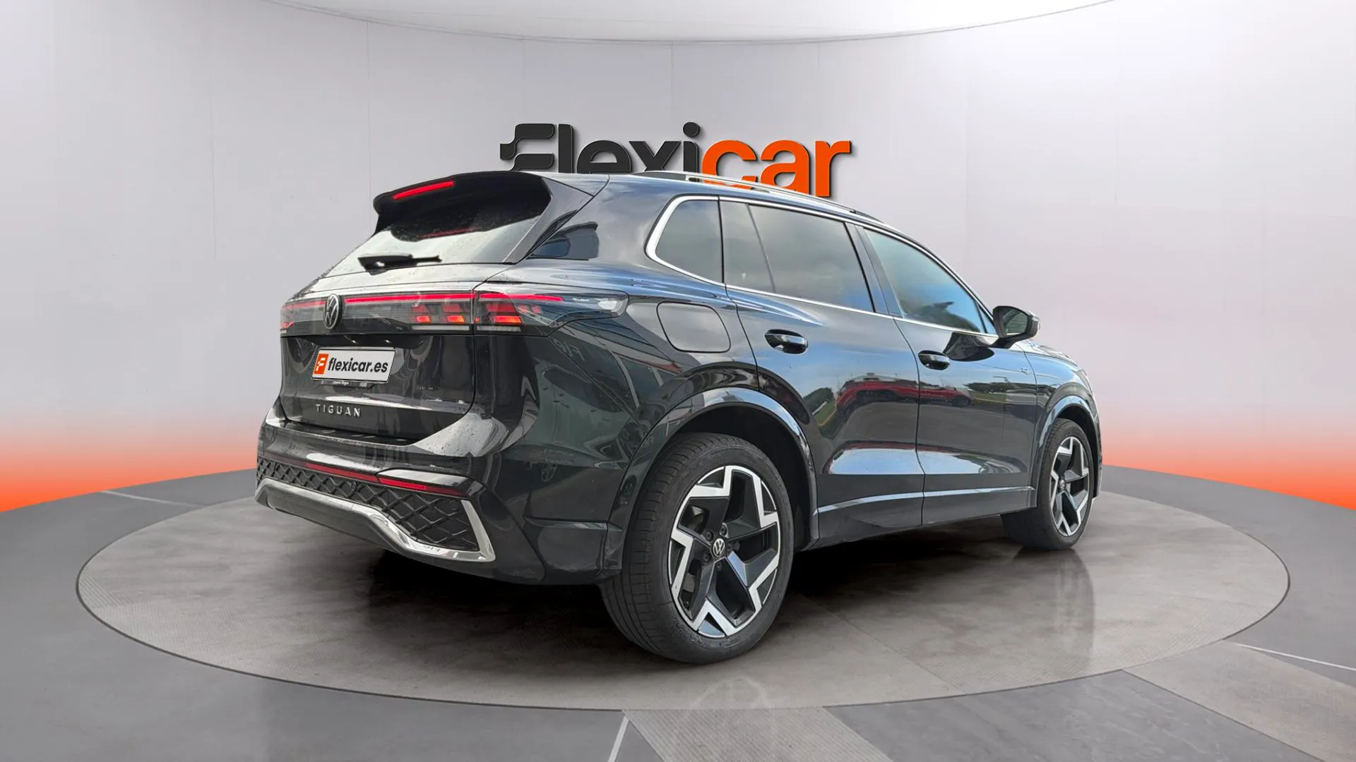 Volkswagen Tiguan R-Line 2.0 TDI DSG - foto 6